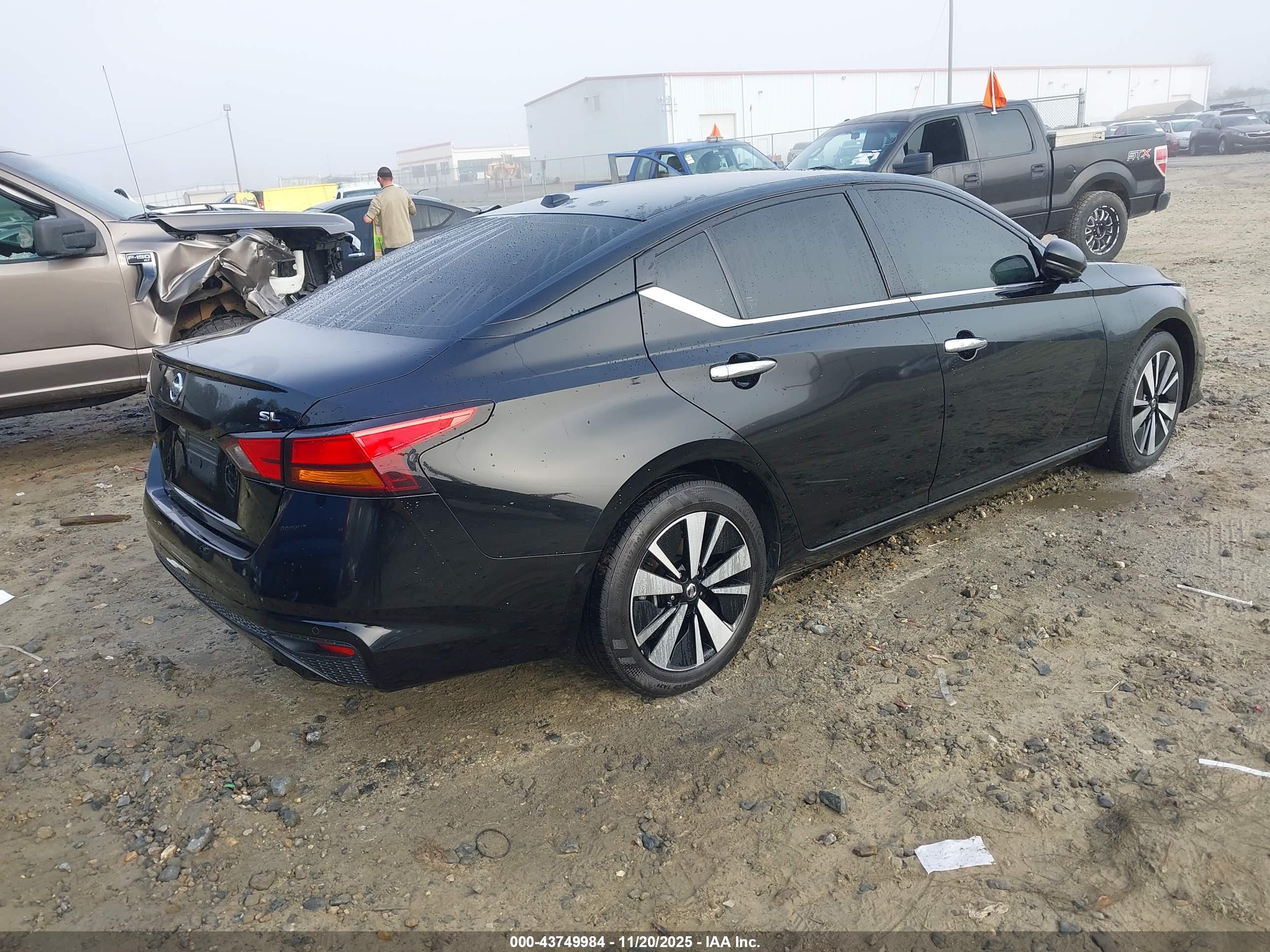 NISSAN ALTIMA image 4