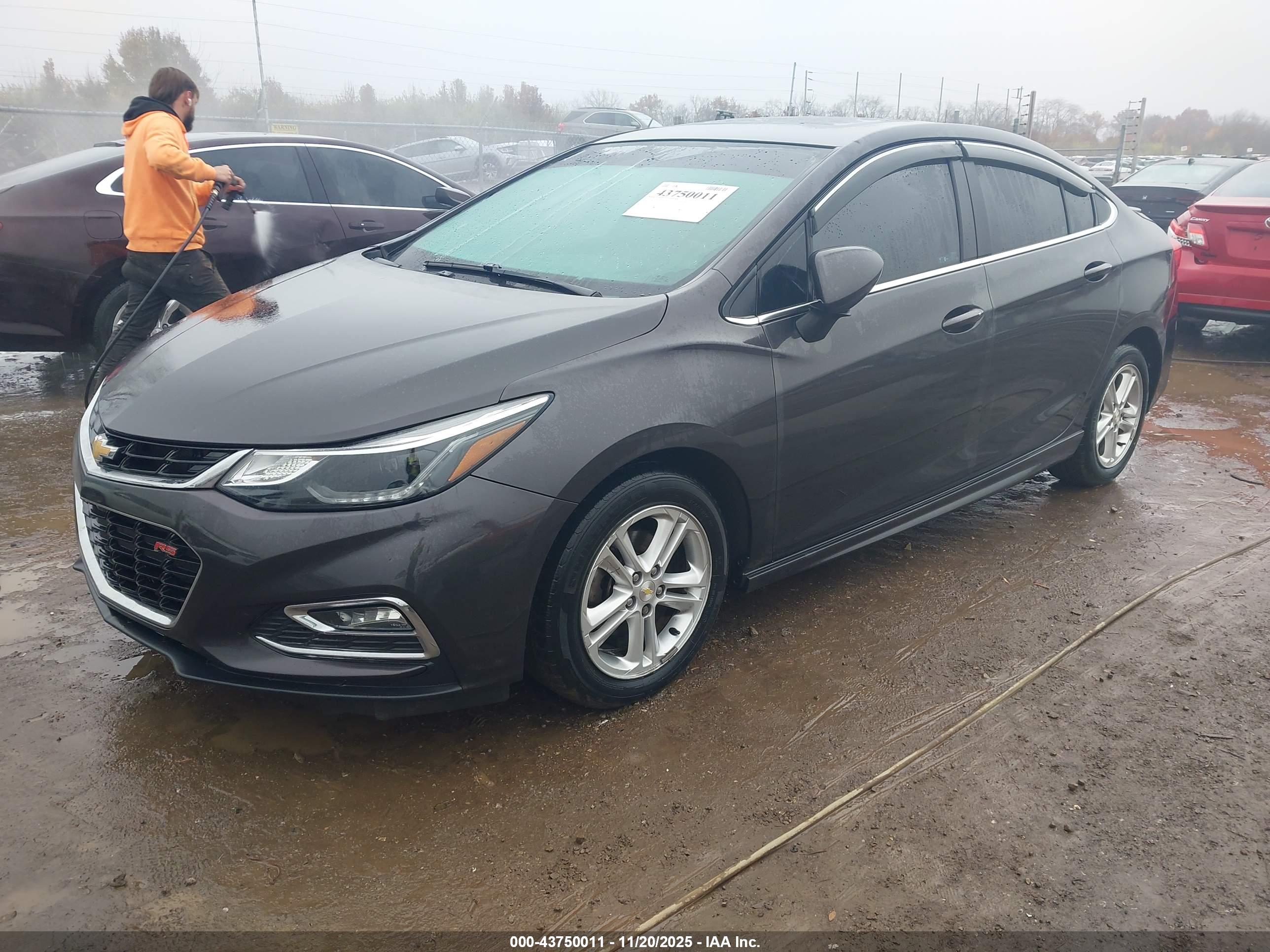 CHEVROLET CRUZE image 2