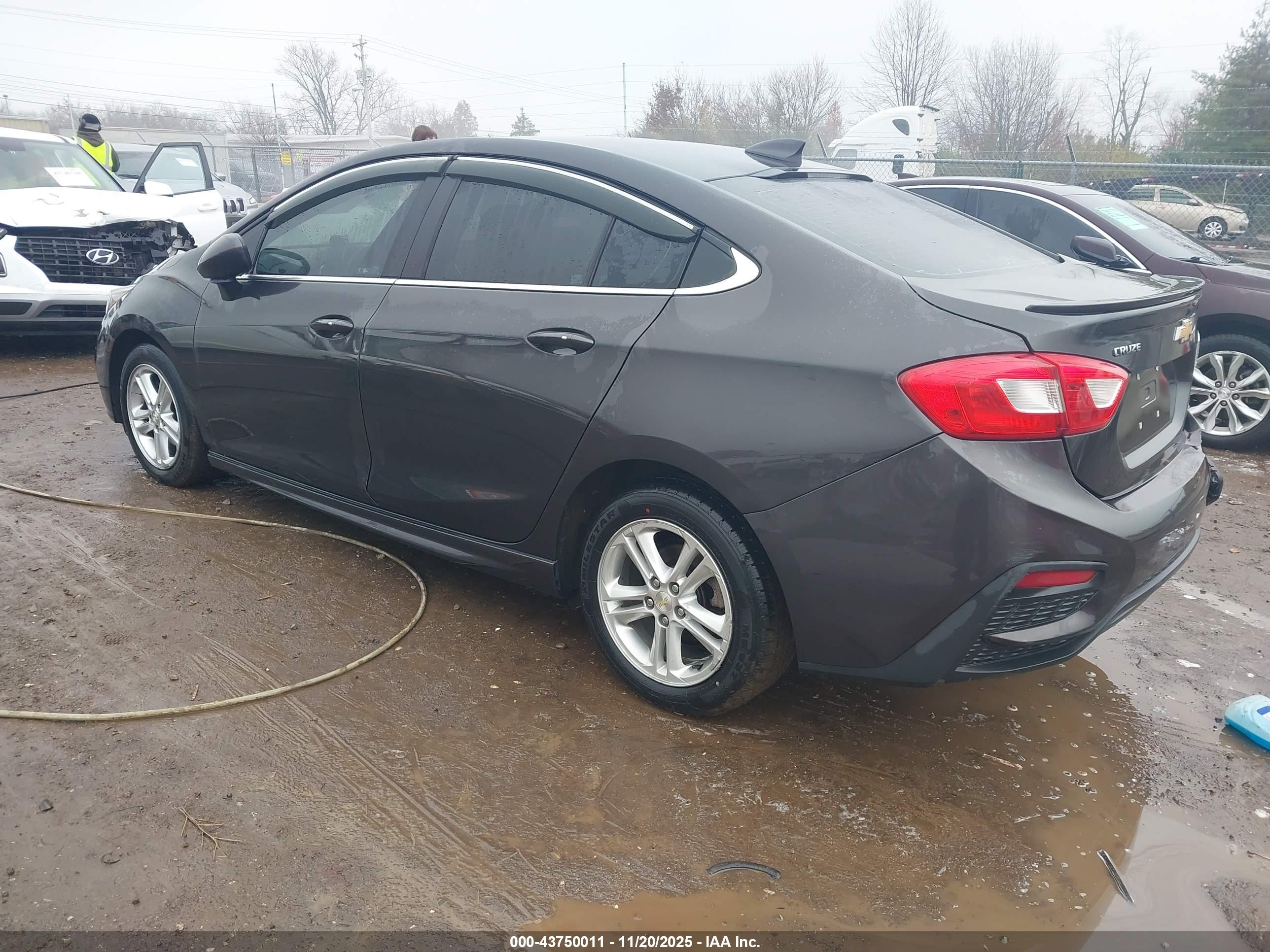 CHEVROLET CRUZE image 3