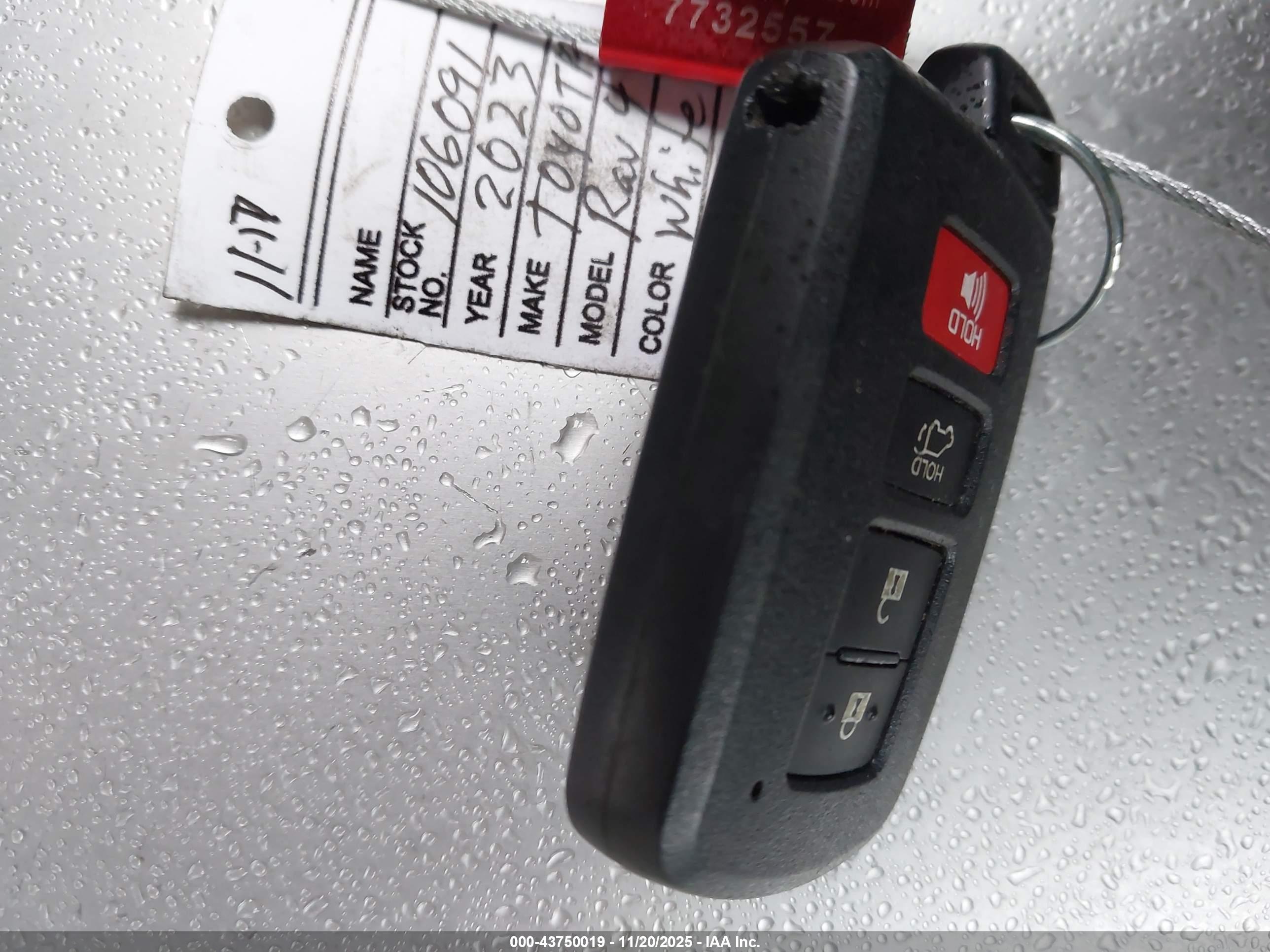 TOYOTA RAV4 image 11