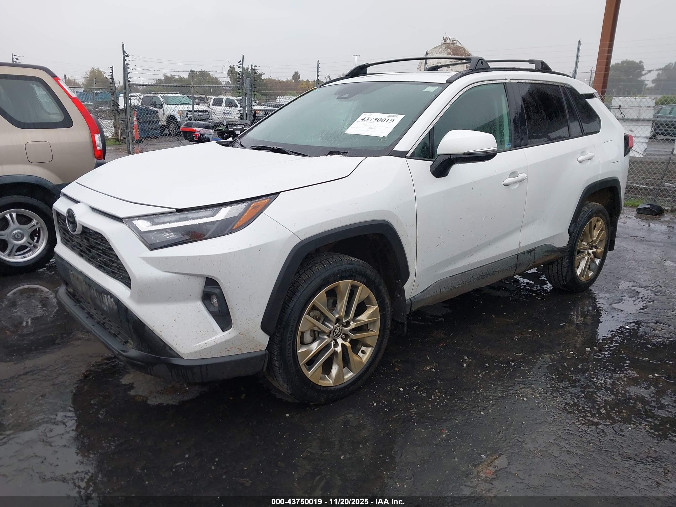 TOYOTA RAV4 image 2