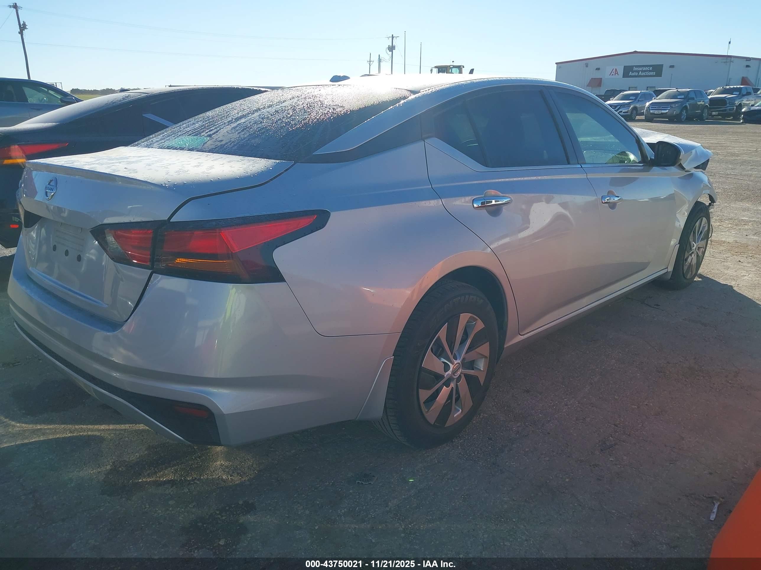 NISSAN ALTIMA image 4
