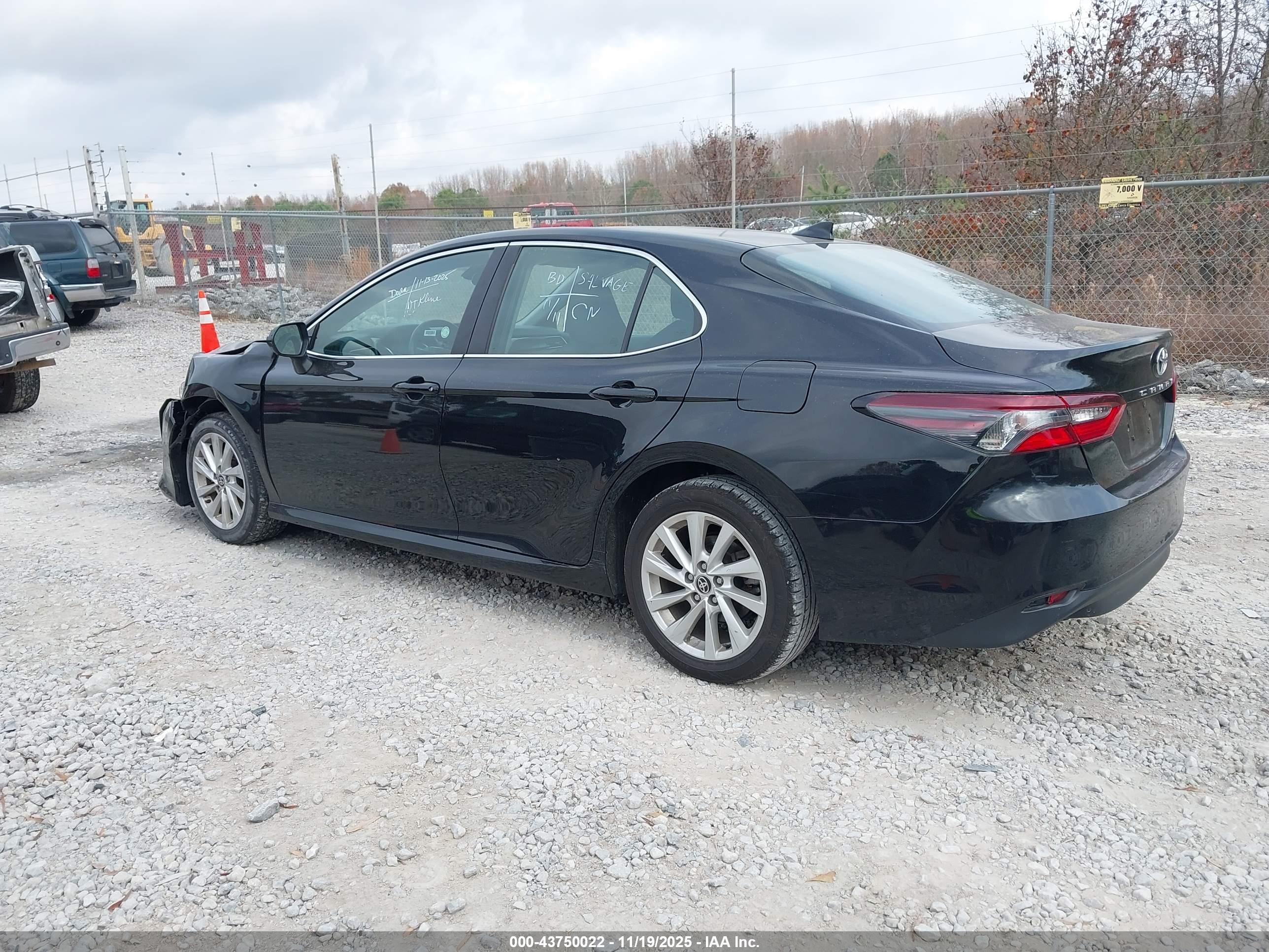 TOYOTA CAMRY image 3