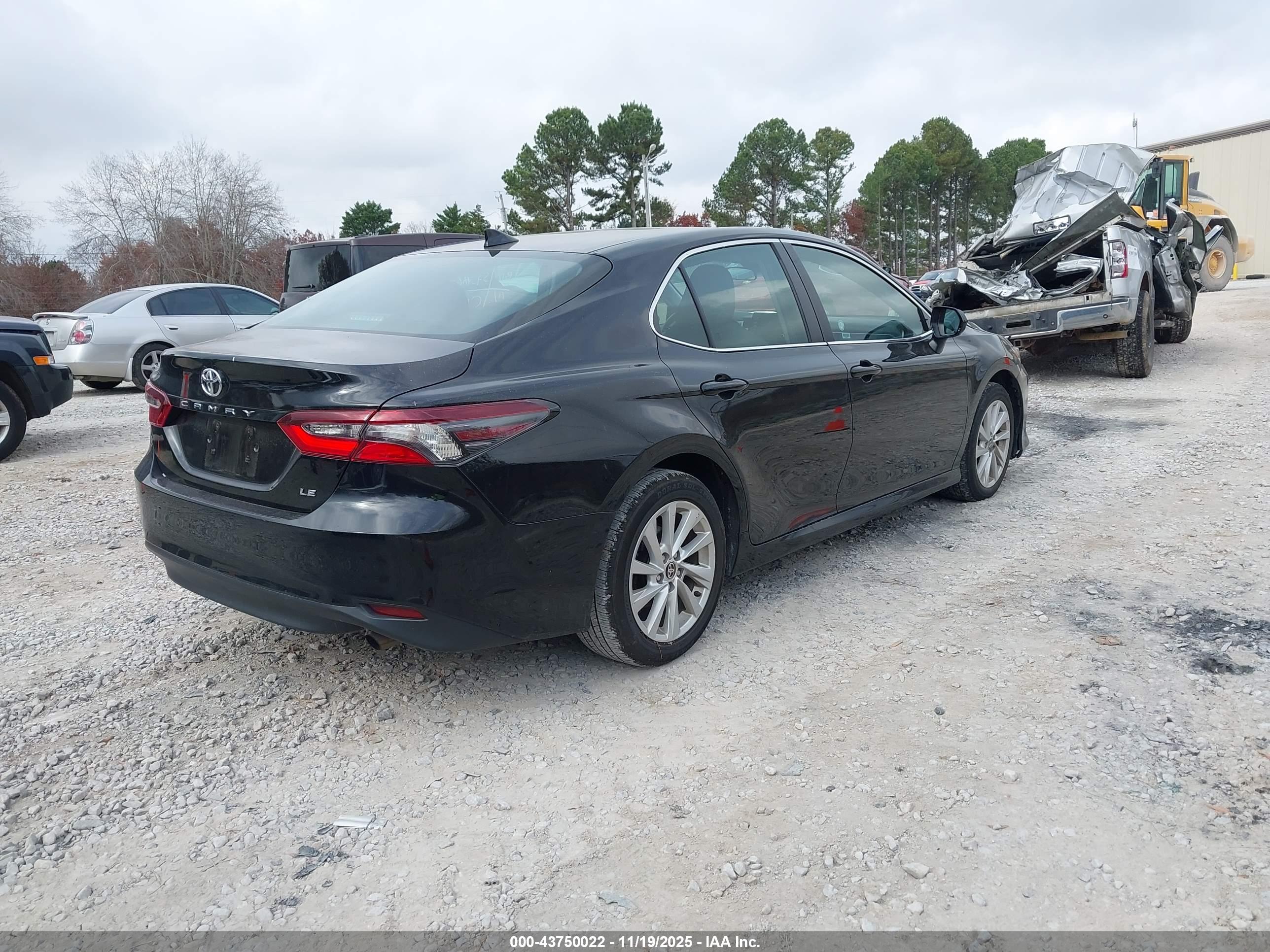 TOYOTA CAMRY image 4