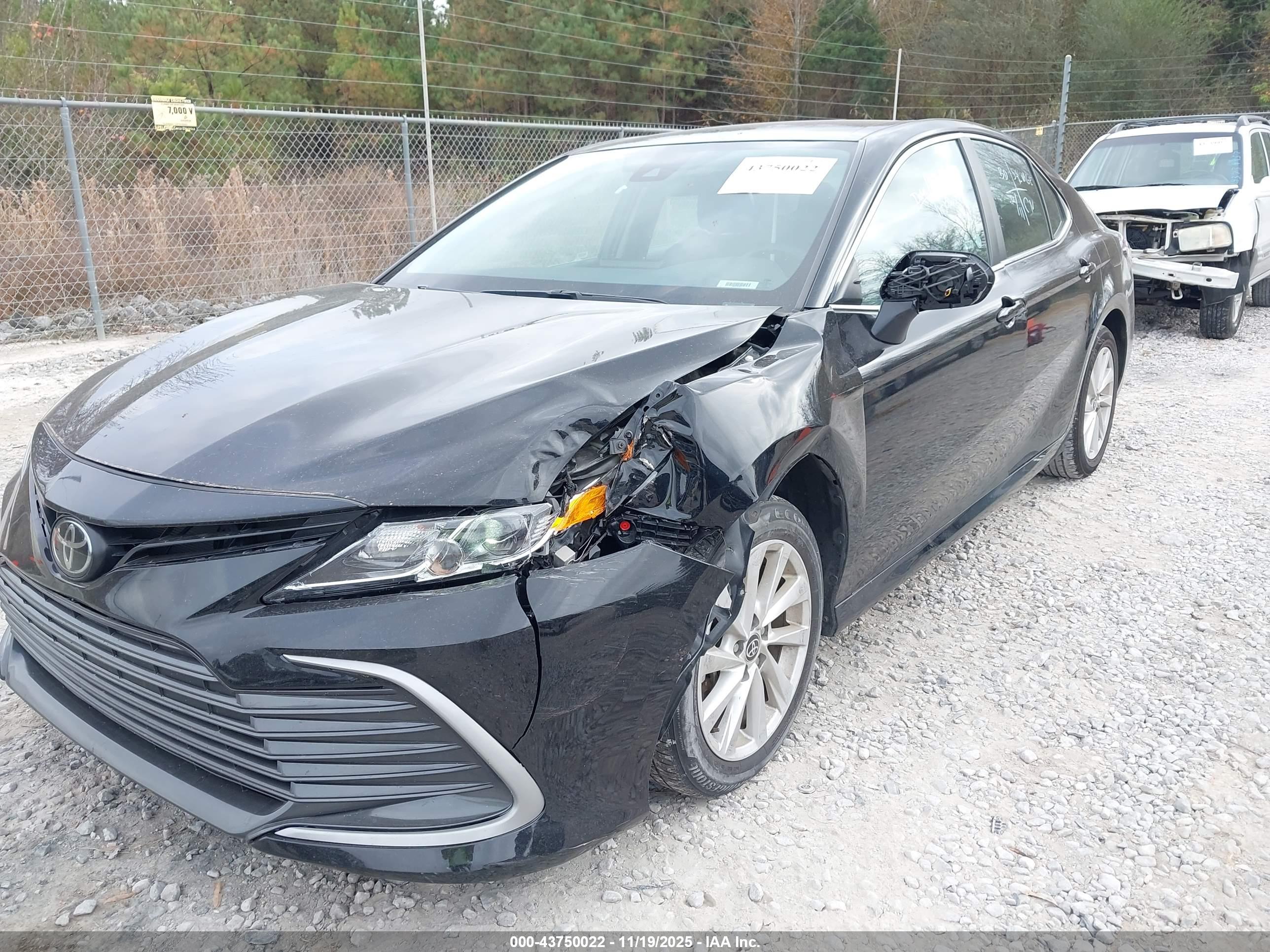 TOYOTA CAMRY image 6