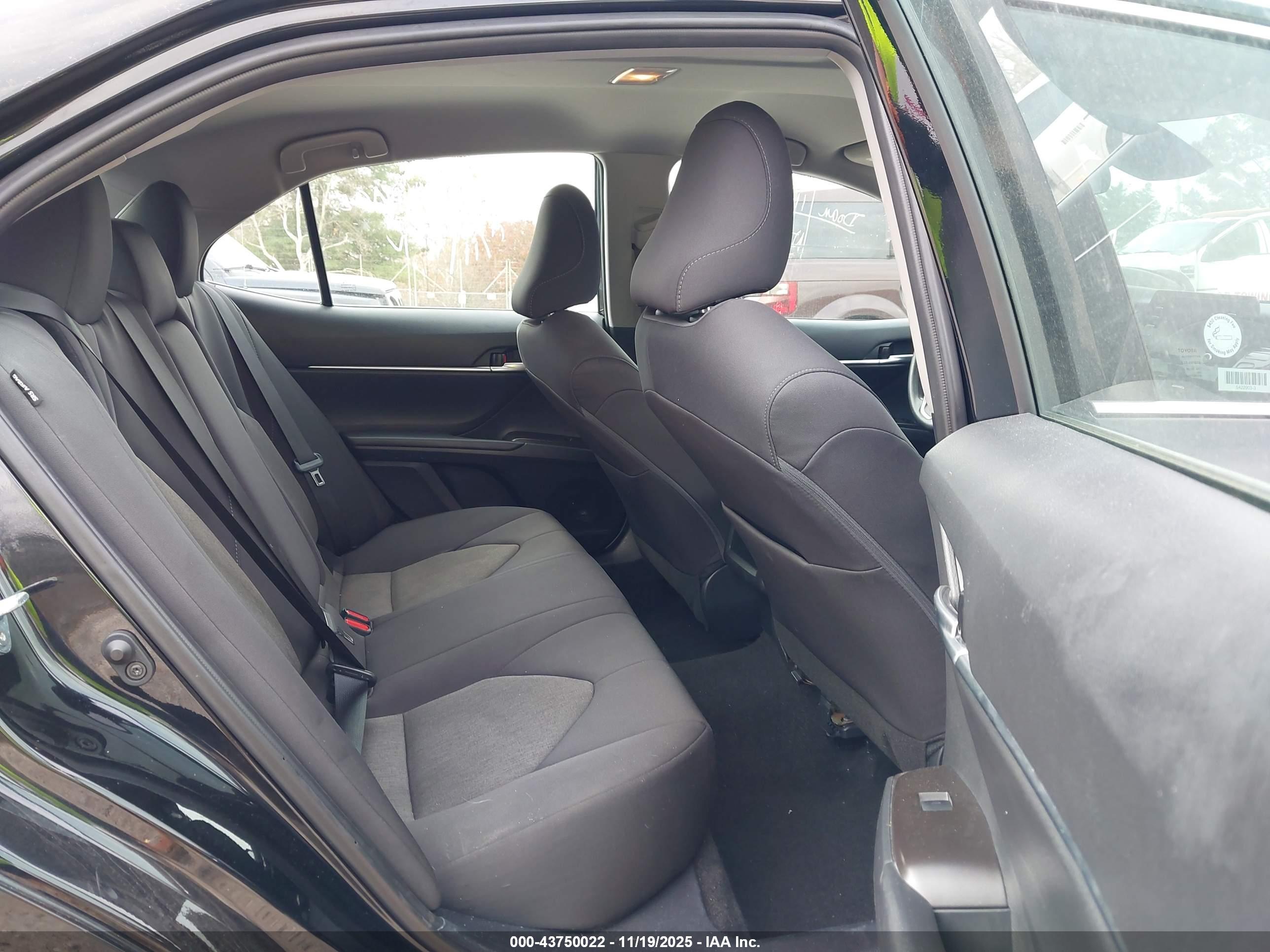 TOYOTA CAMRY image 8