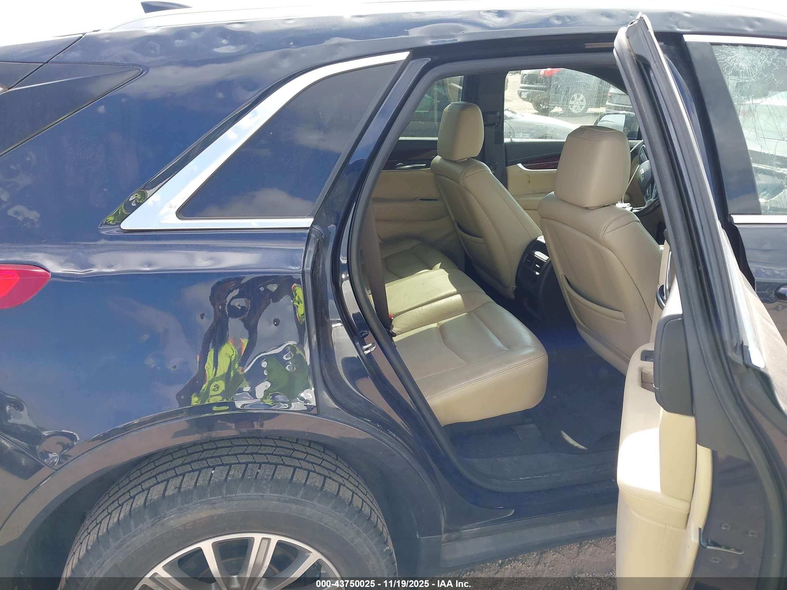 CADILLAC XT5 image 8
