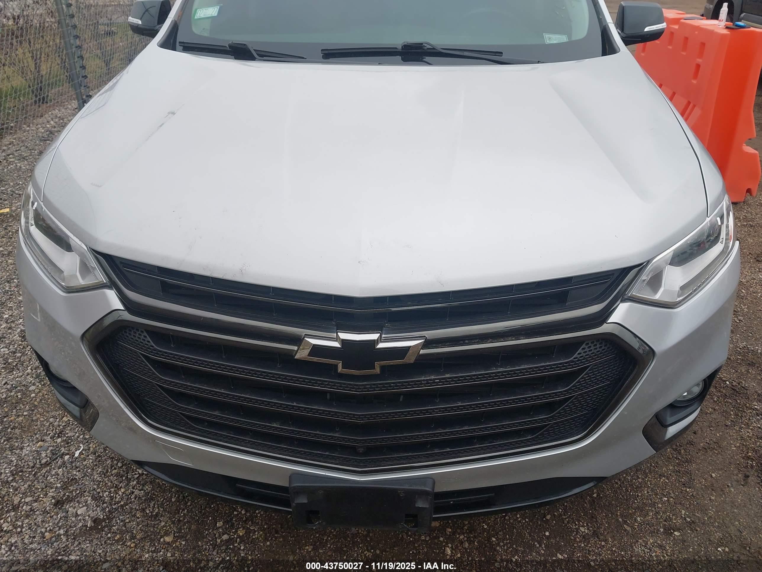 CHEVROLET TRAVERSE image 6