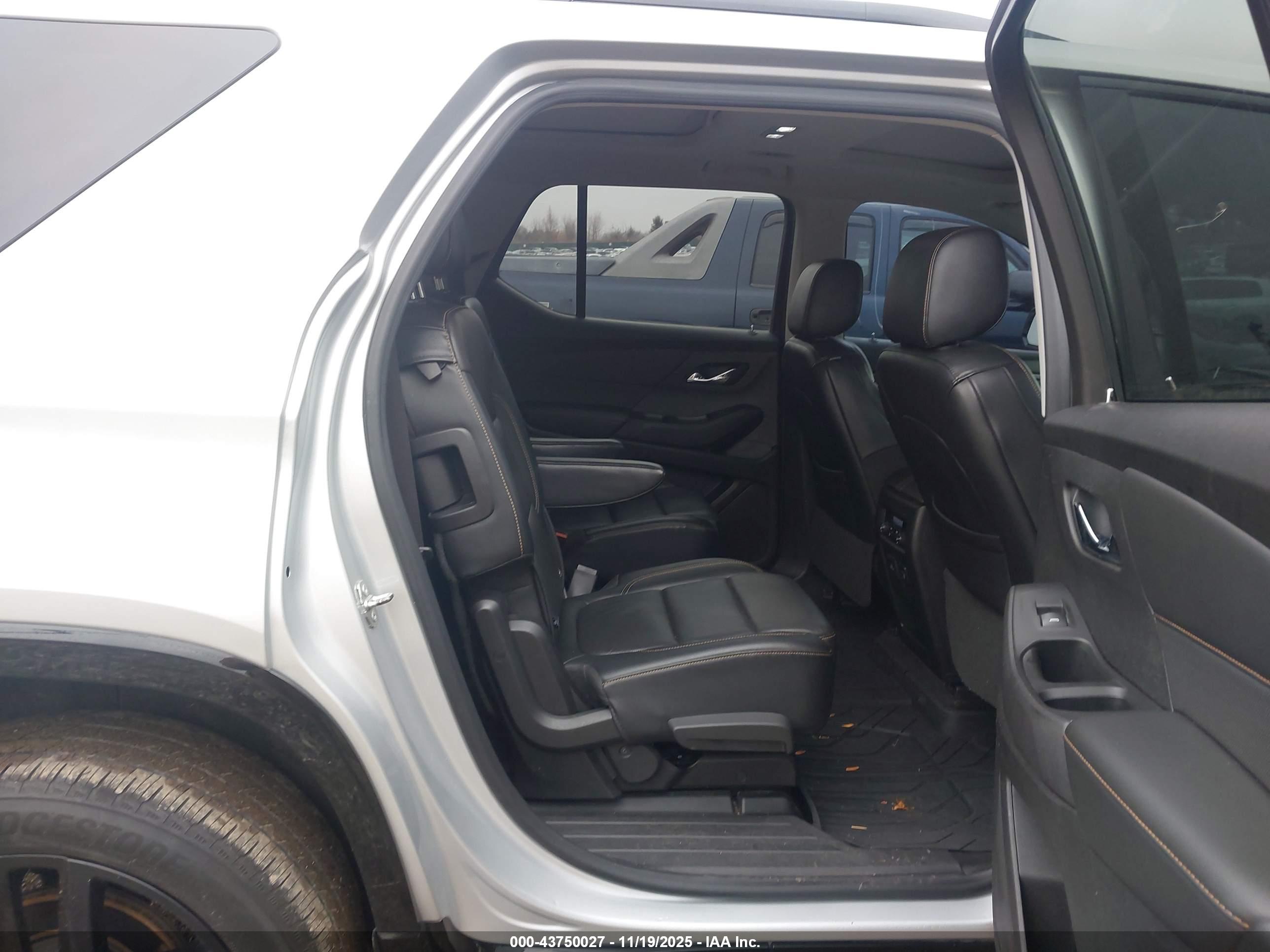 CHEVROLET TRAVERSE image 8