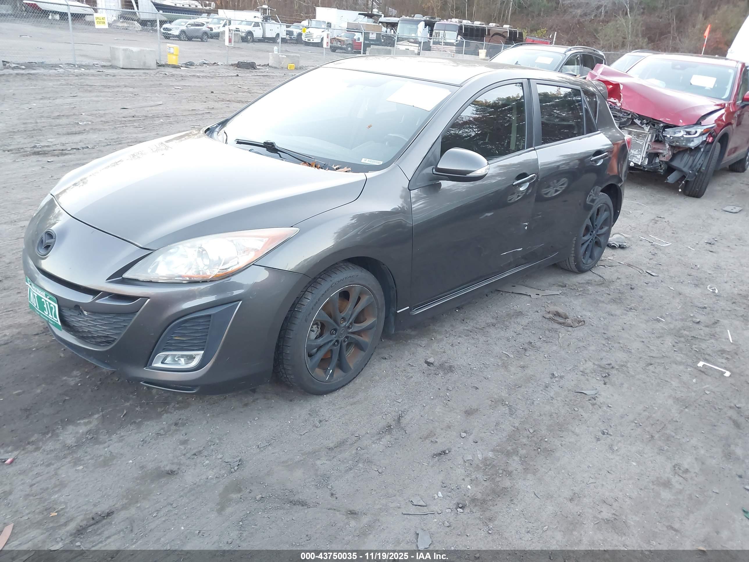 MAZDA MAZDA3 image 2