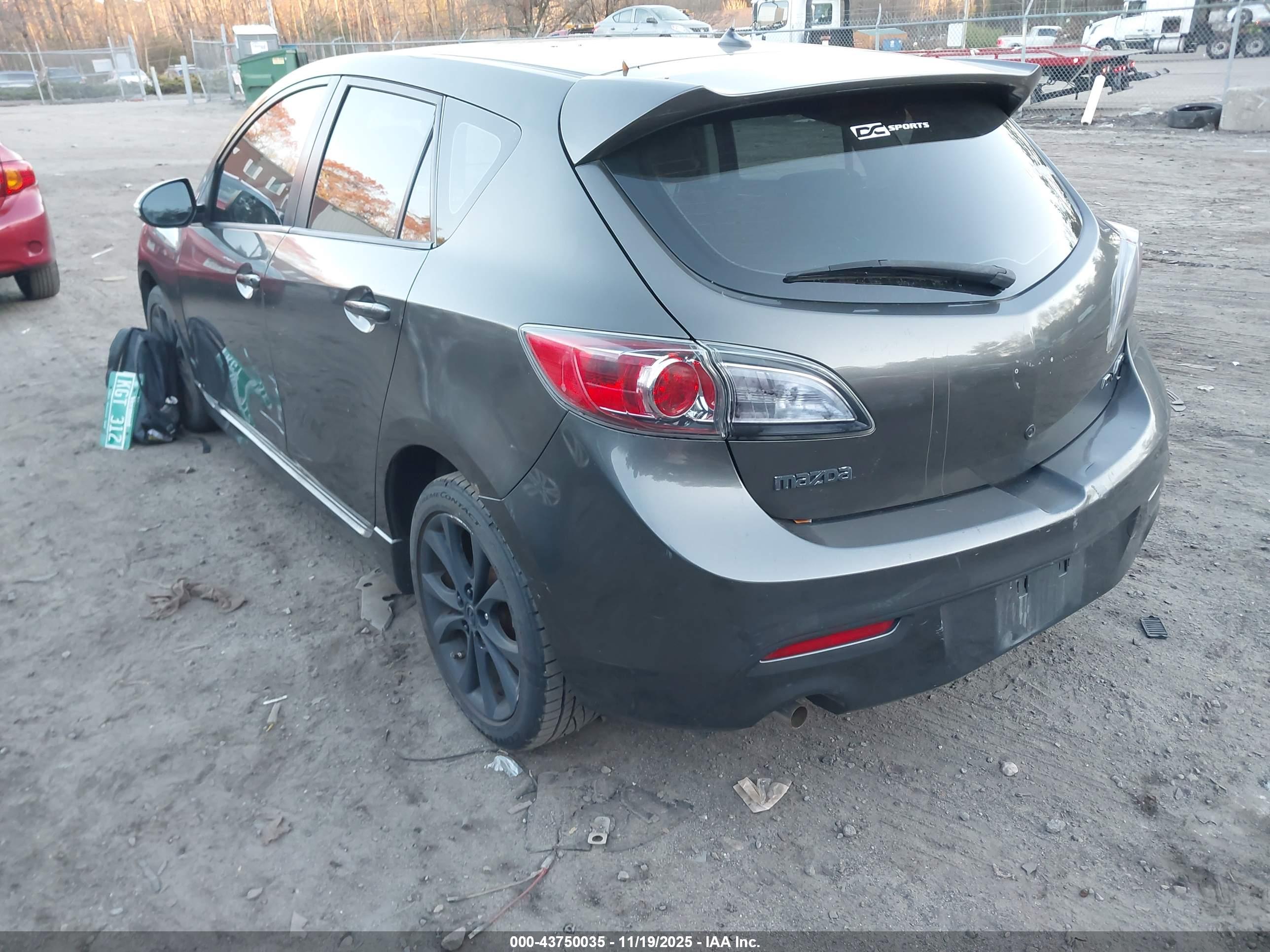 MAZDA MAZDA3 image 3