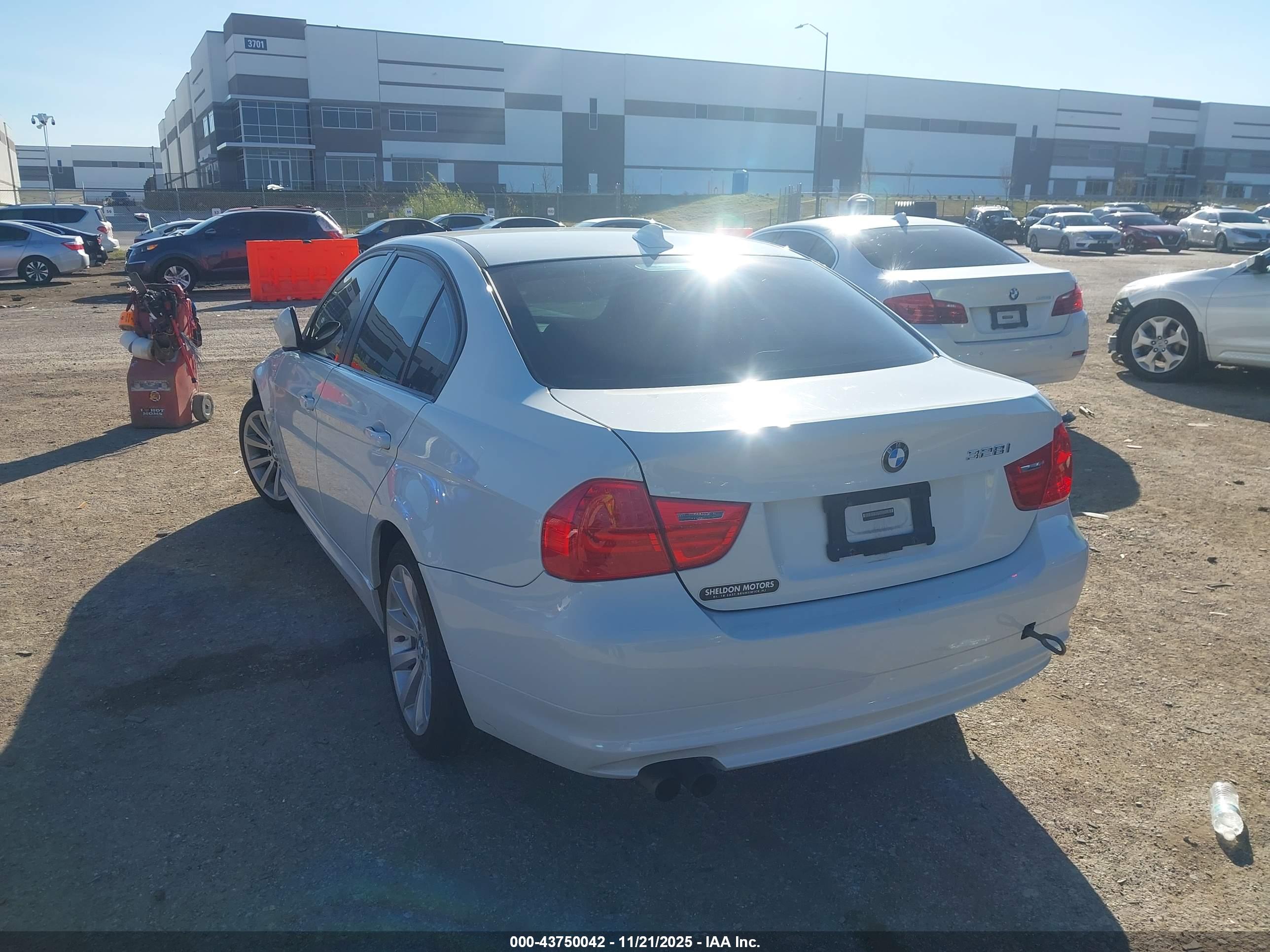 BMW 328I image 3