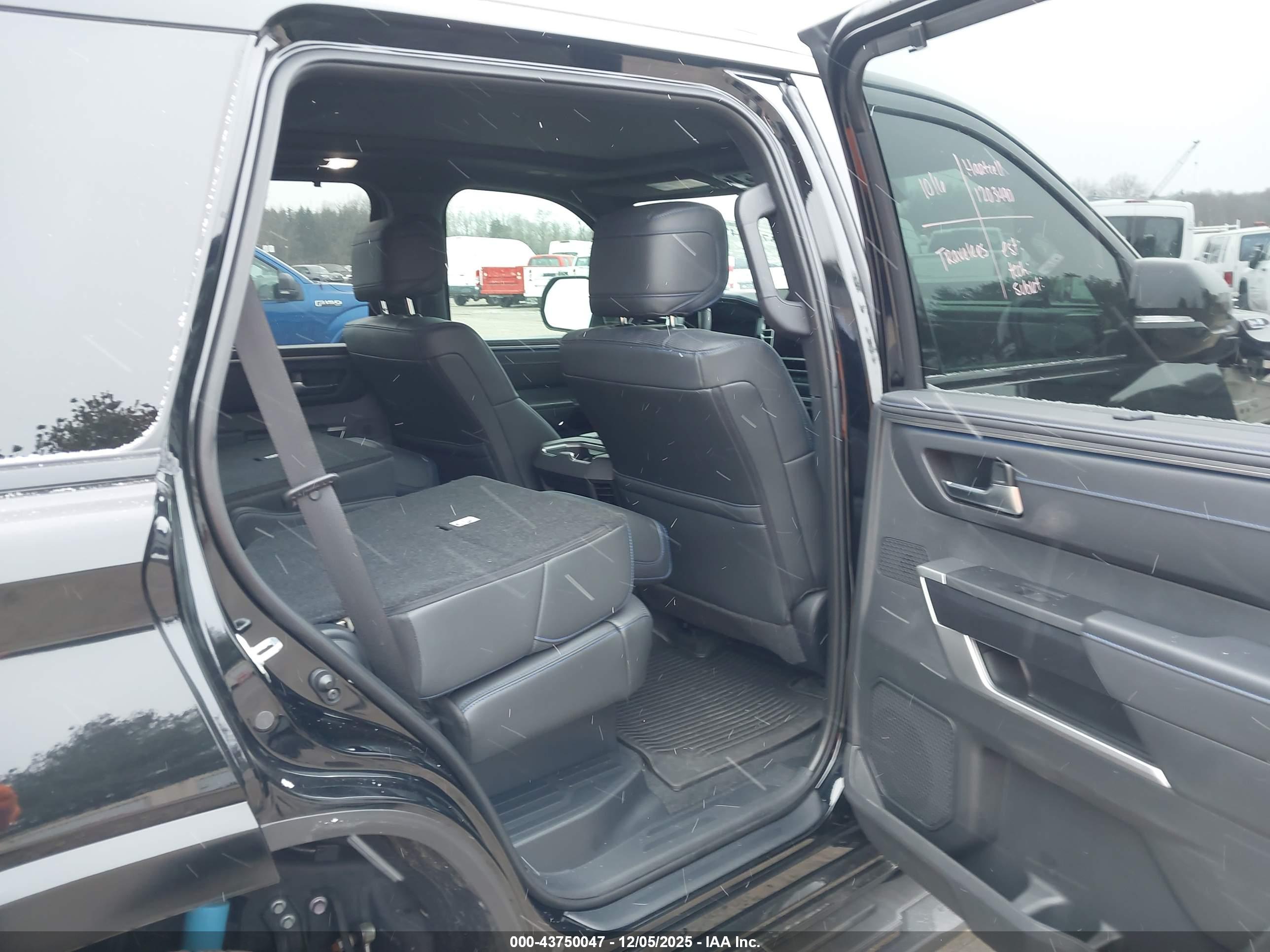 TOYOTA SEQUOIA image 8