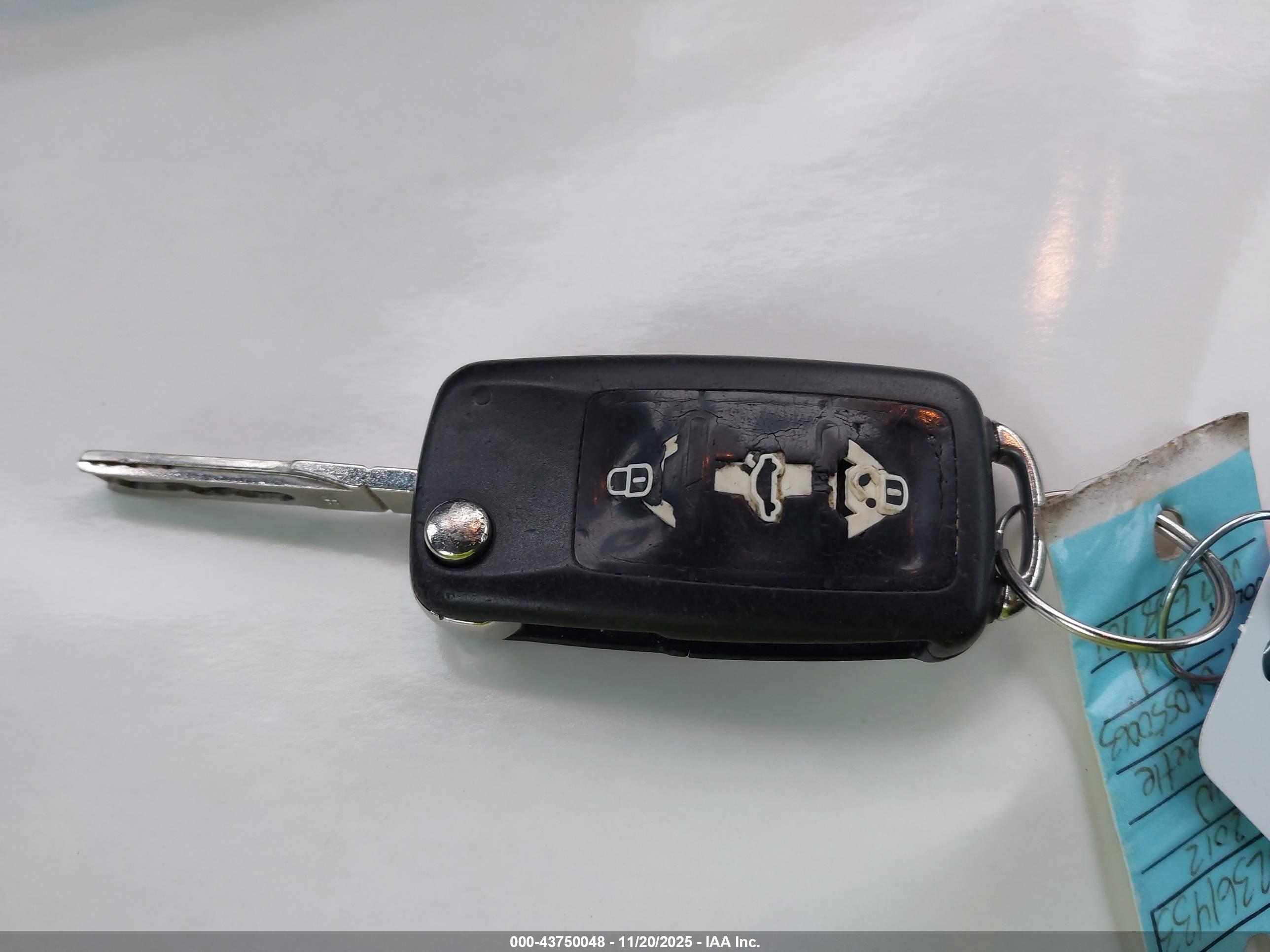 VOLKSWAGEN BEETLE image 11