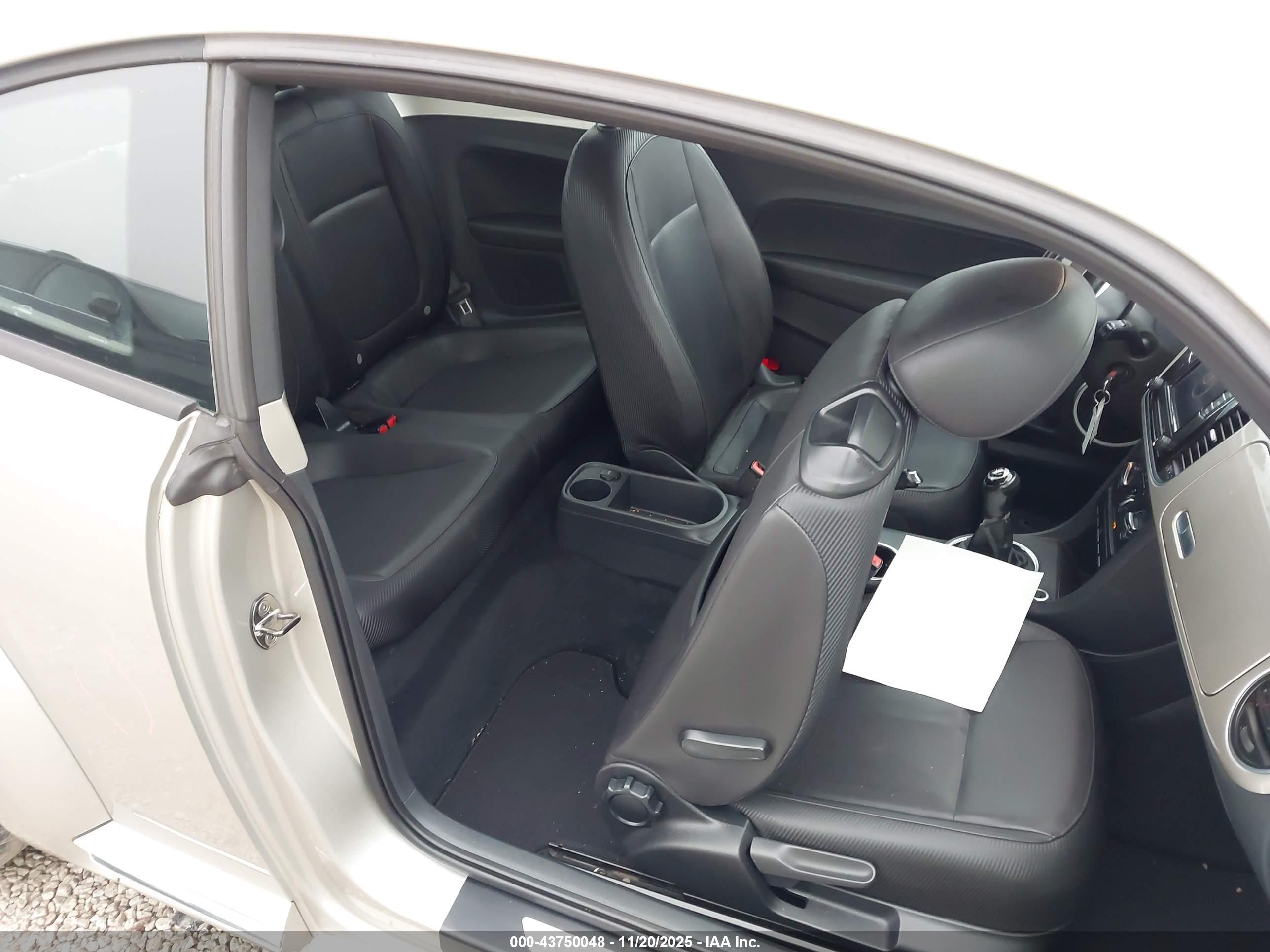 VOLKSWAGEN BEETLE image 8