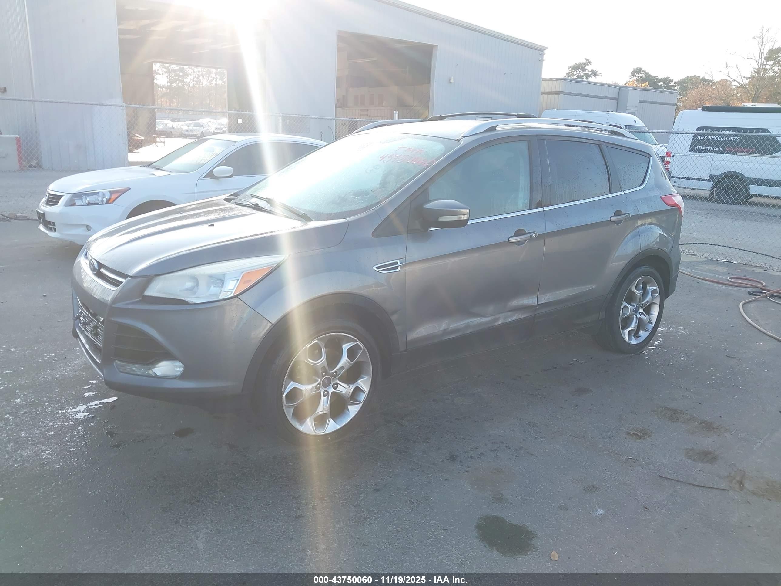 FORD ESCAPE image 2