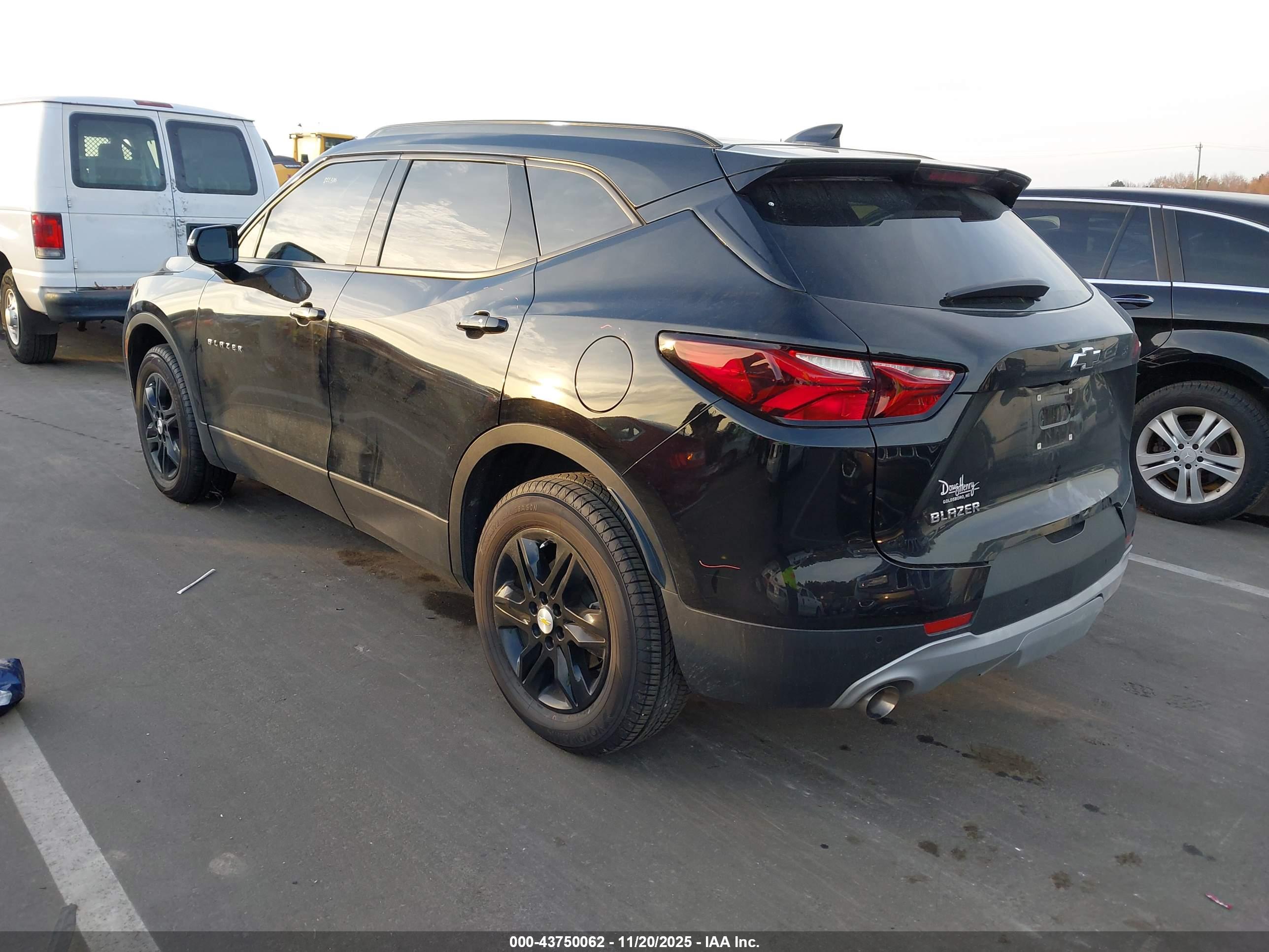 CHEVROLET BLAZER image 3