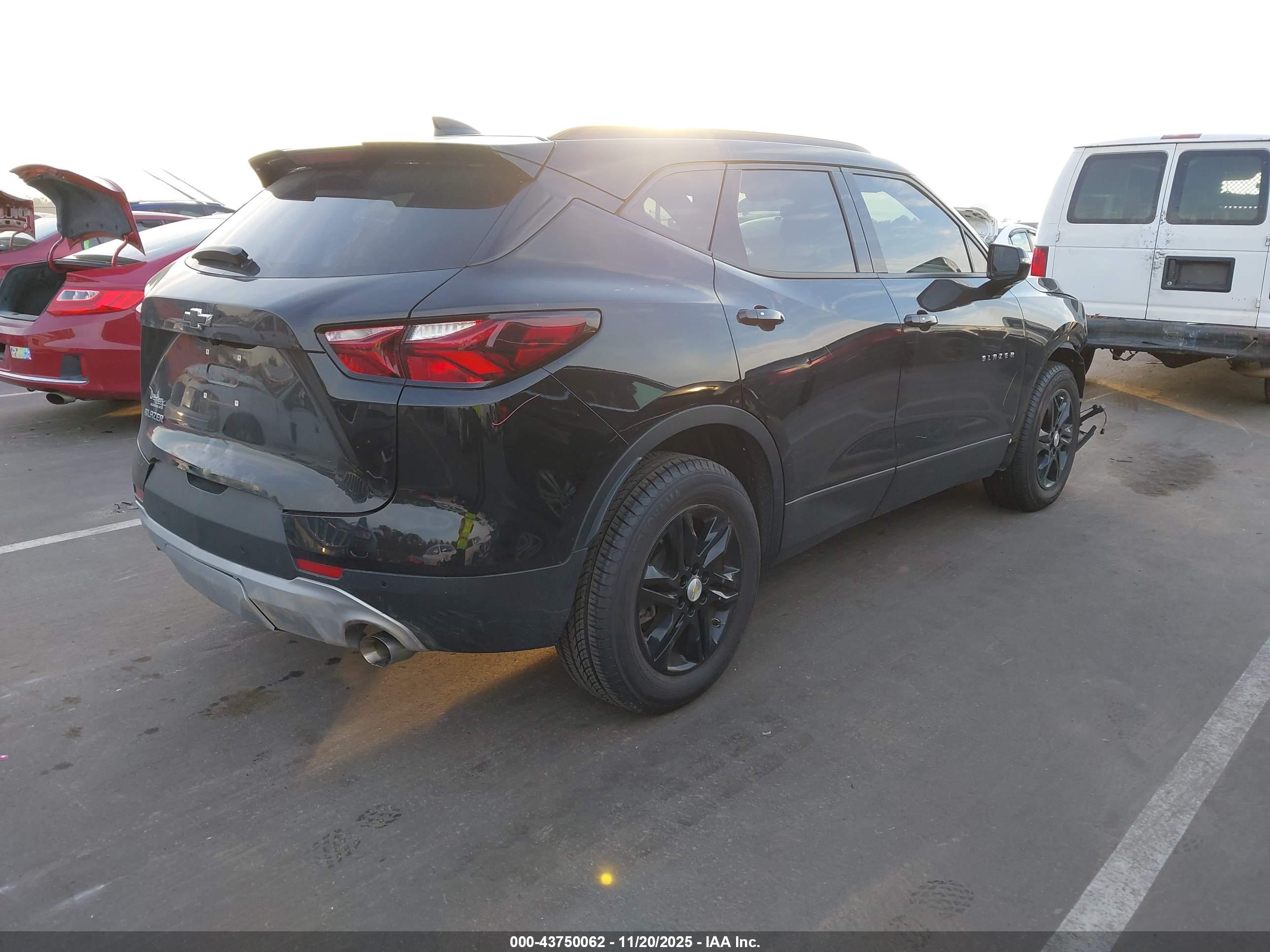 CHEVROLET BLAZER image 4