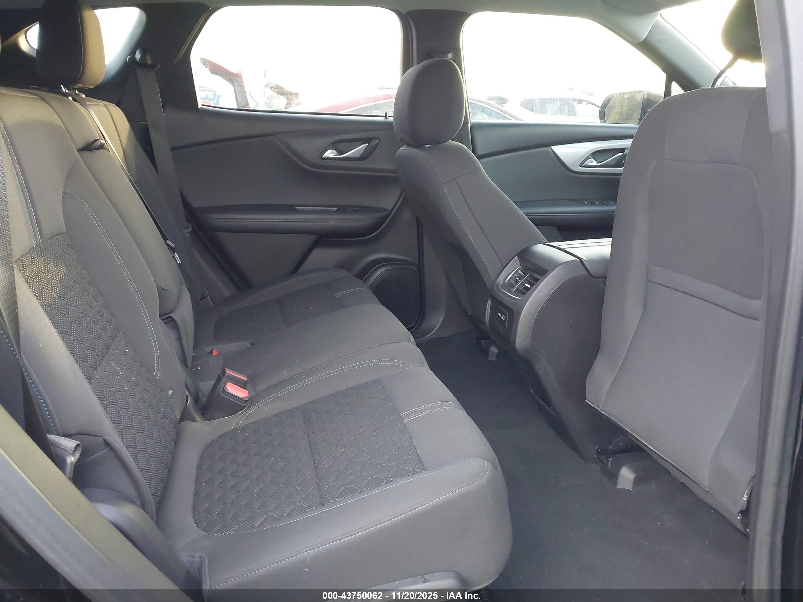 CHEVROLET BLAZER image 8