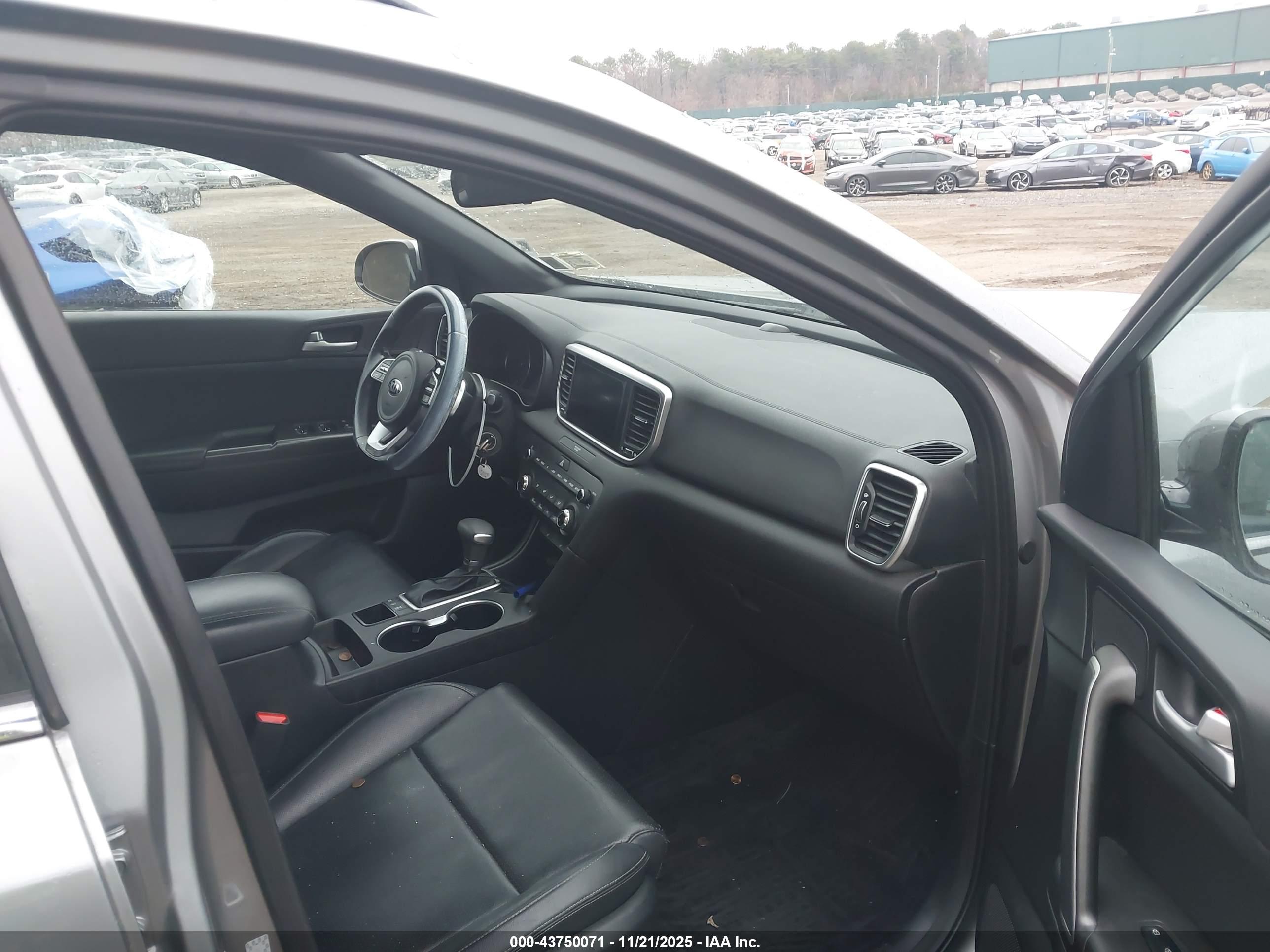 KIA SPORTAGE image 5