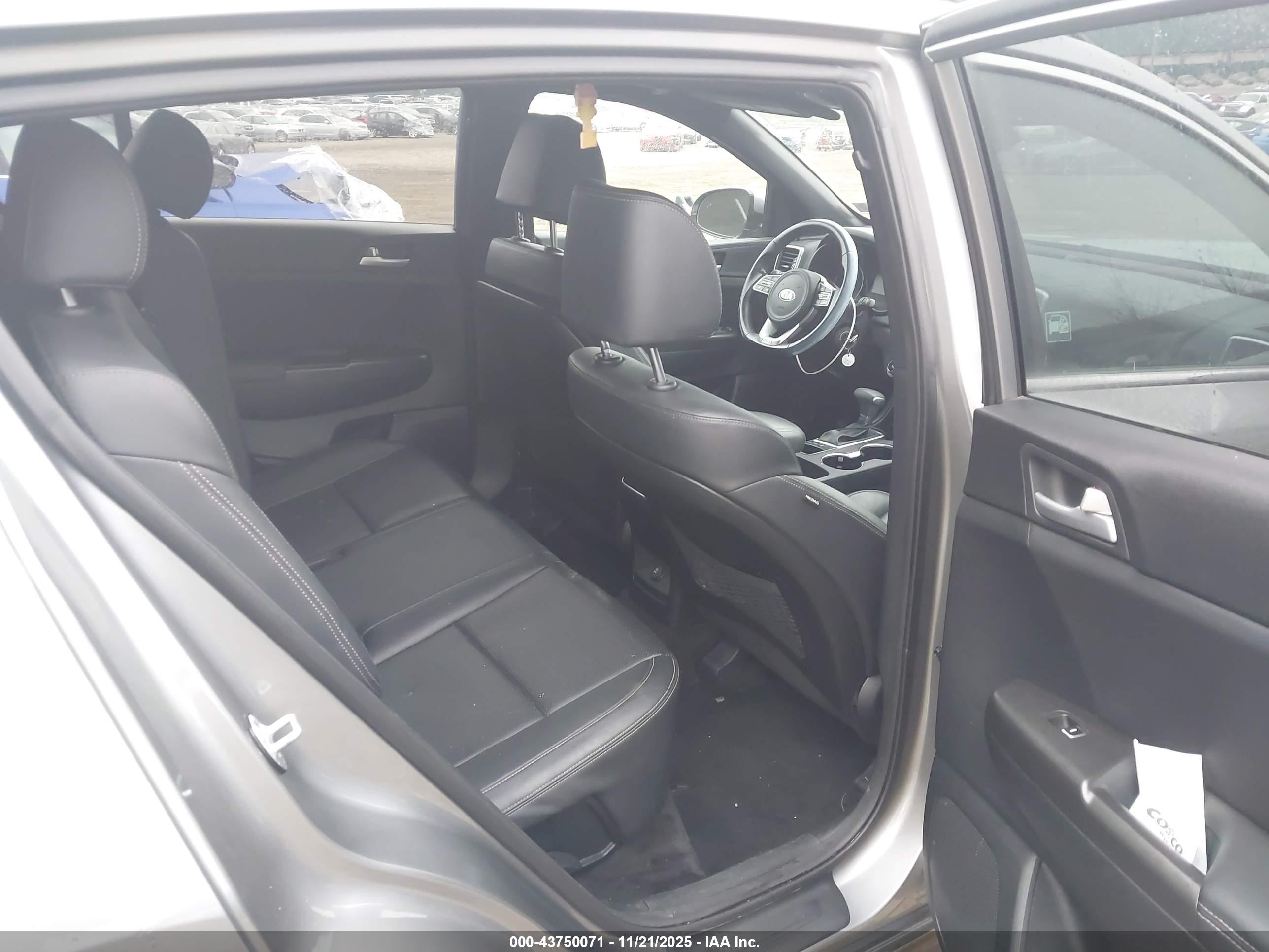 KIA SPORTAGE image 8