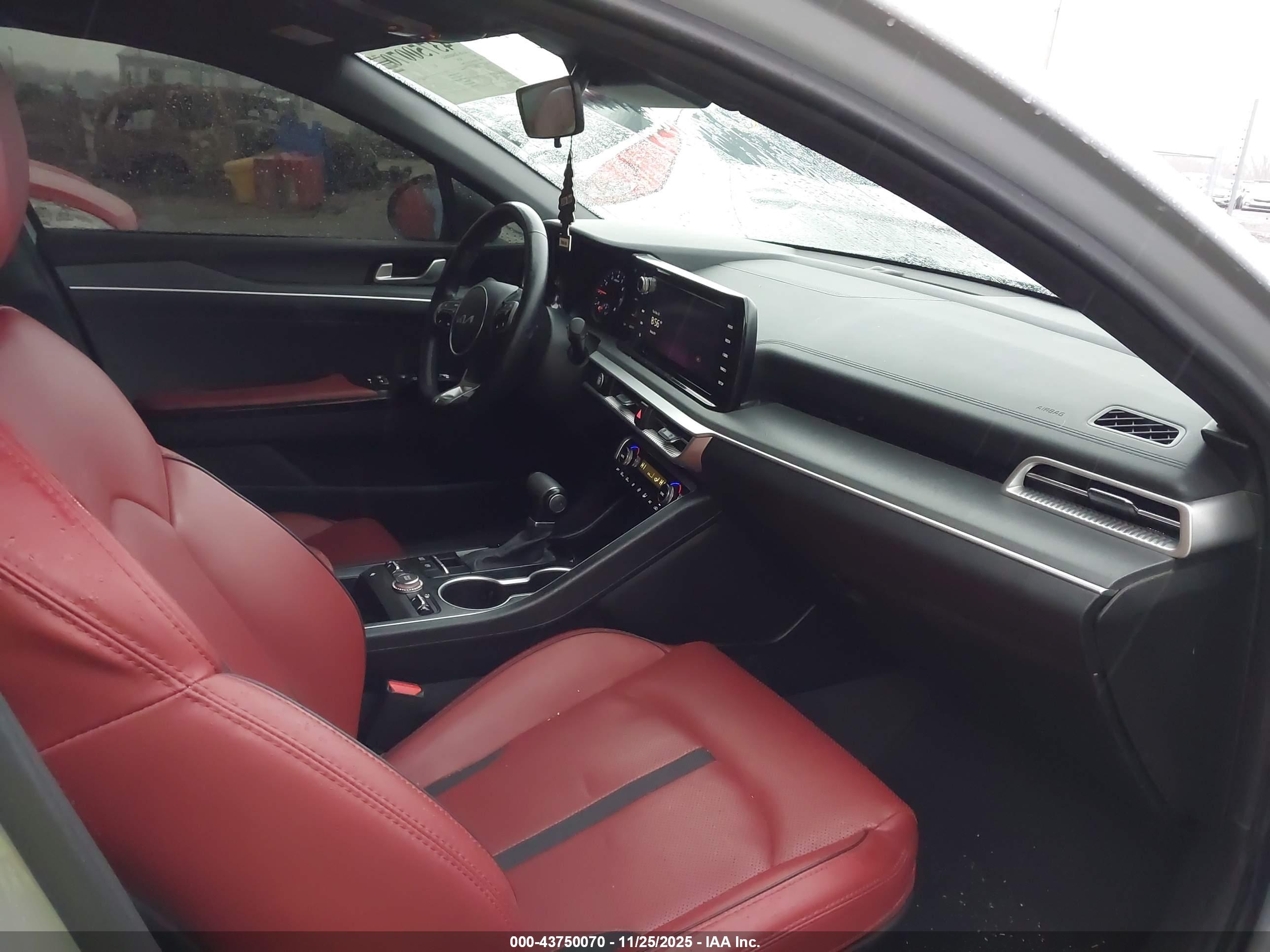 KIA K5 image 5