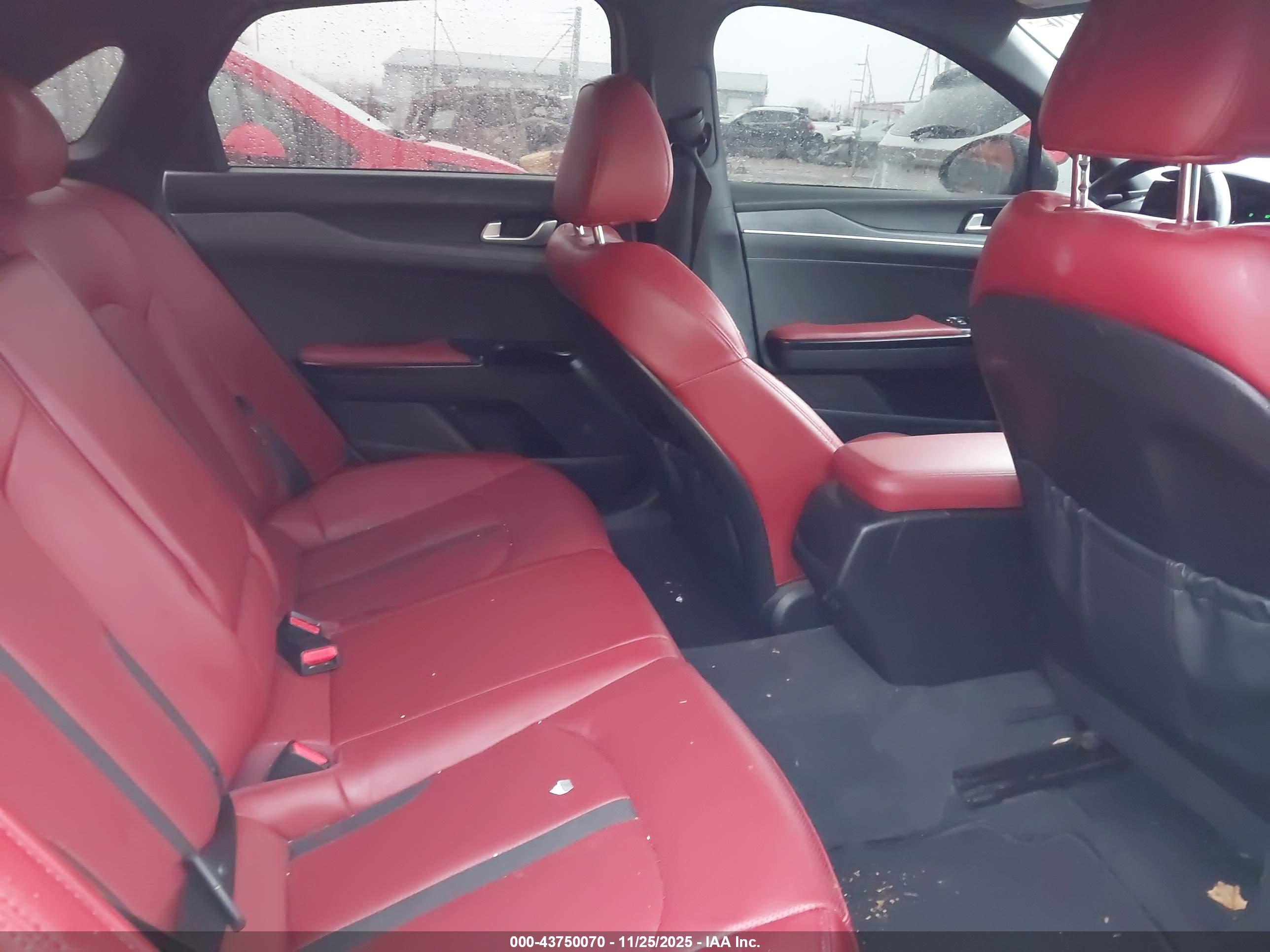 KIA K5 image 8