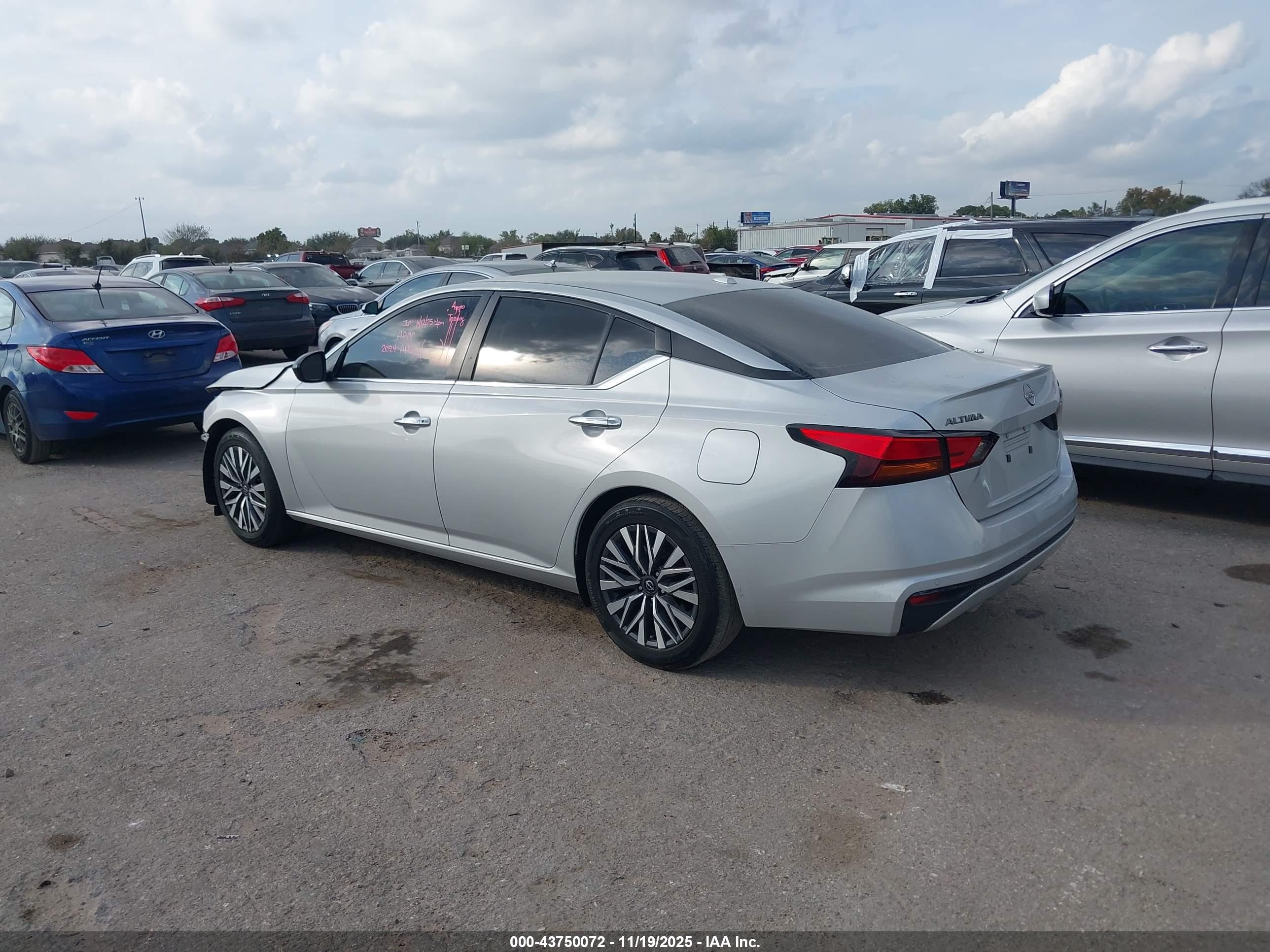 NISSAN ALTIMA image 3