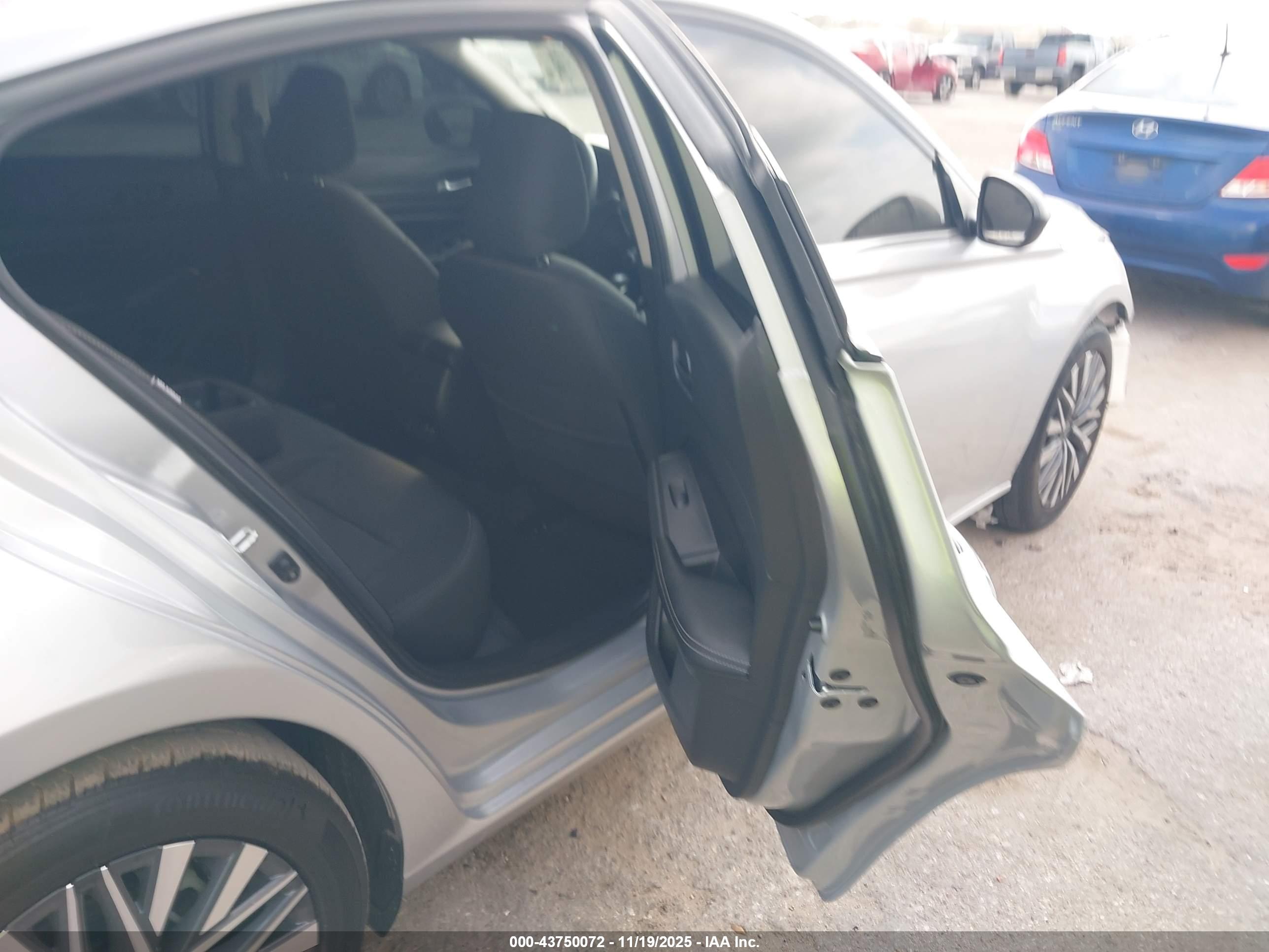 NISSAN ALTIMA image 8