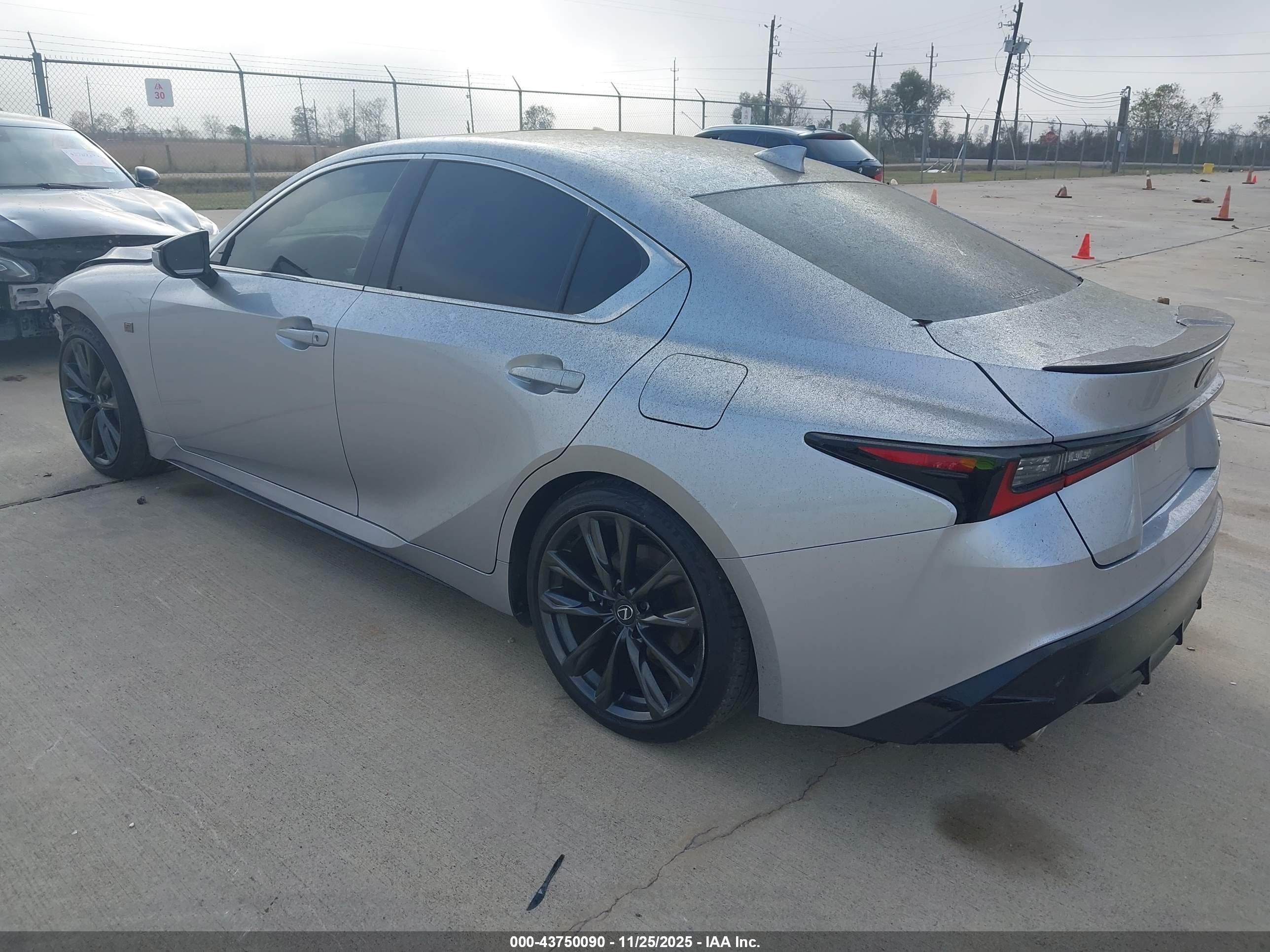 LEXUS IS image 3