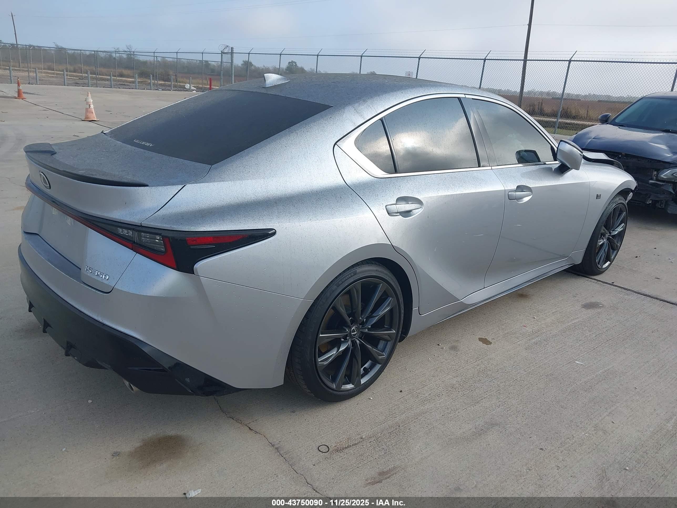 LEXUS IS image 4