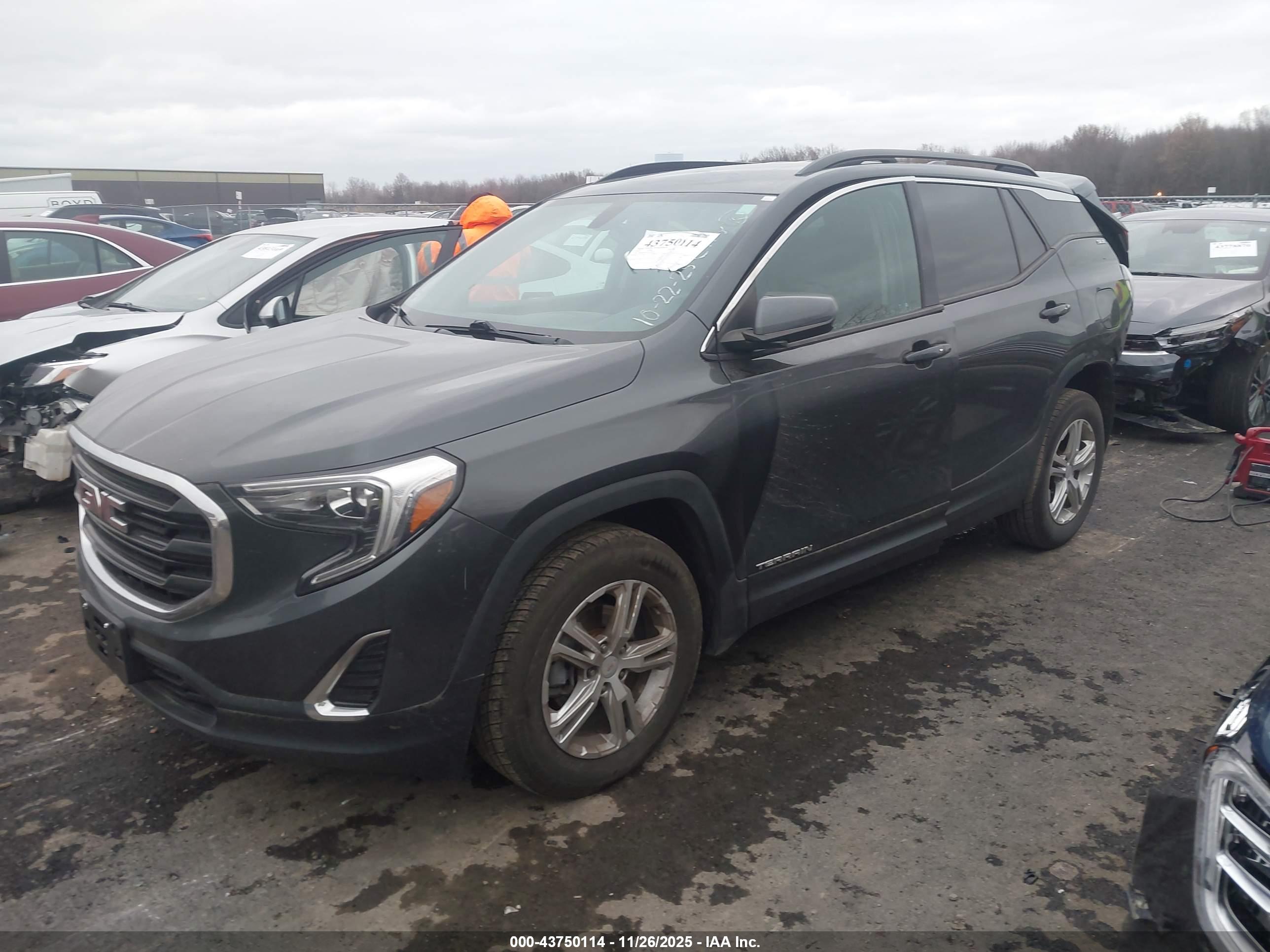 GMC TERRAIN image 2
