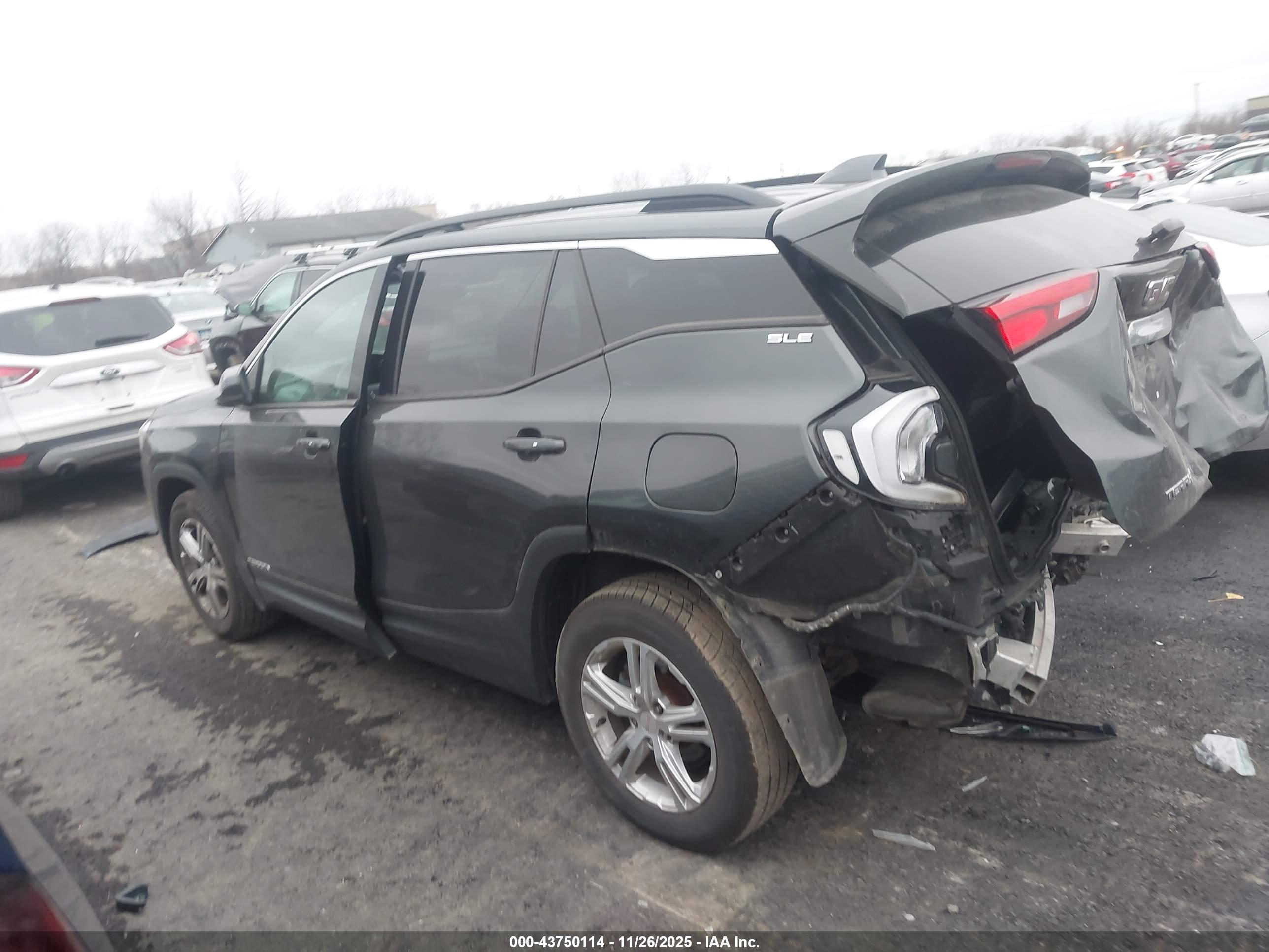 GMC TERRAIN image 3