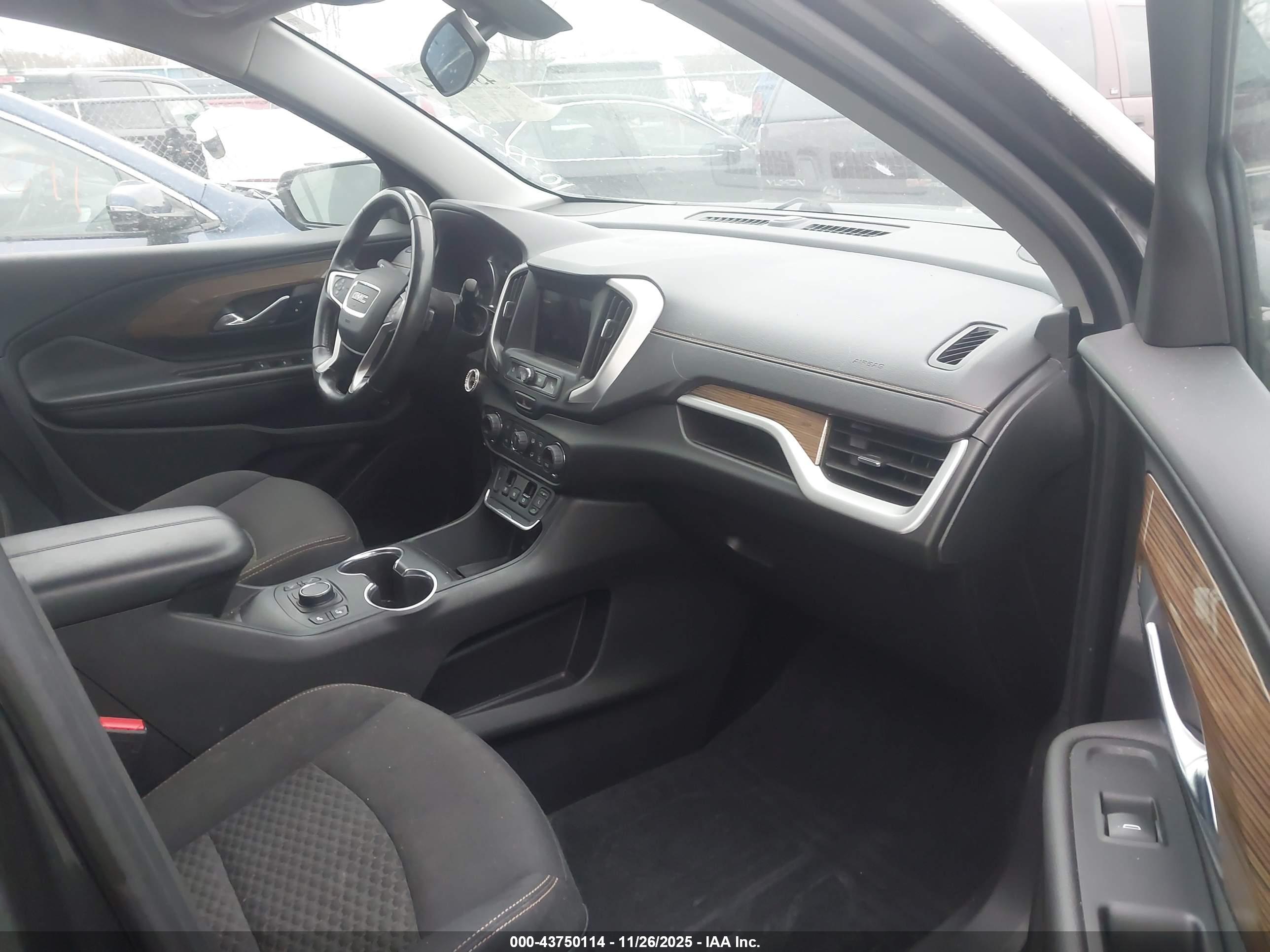 GMC TERRAIN image 5