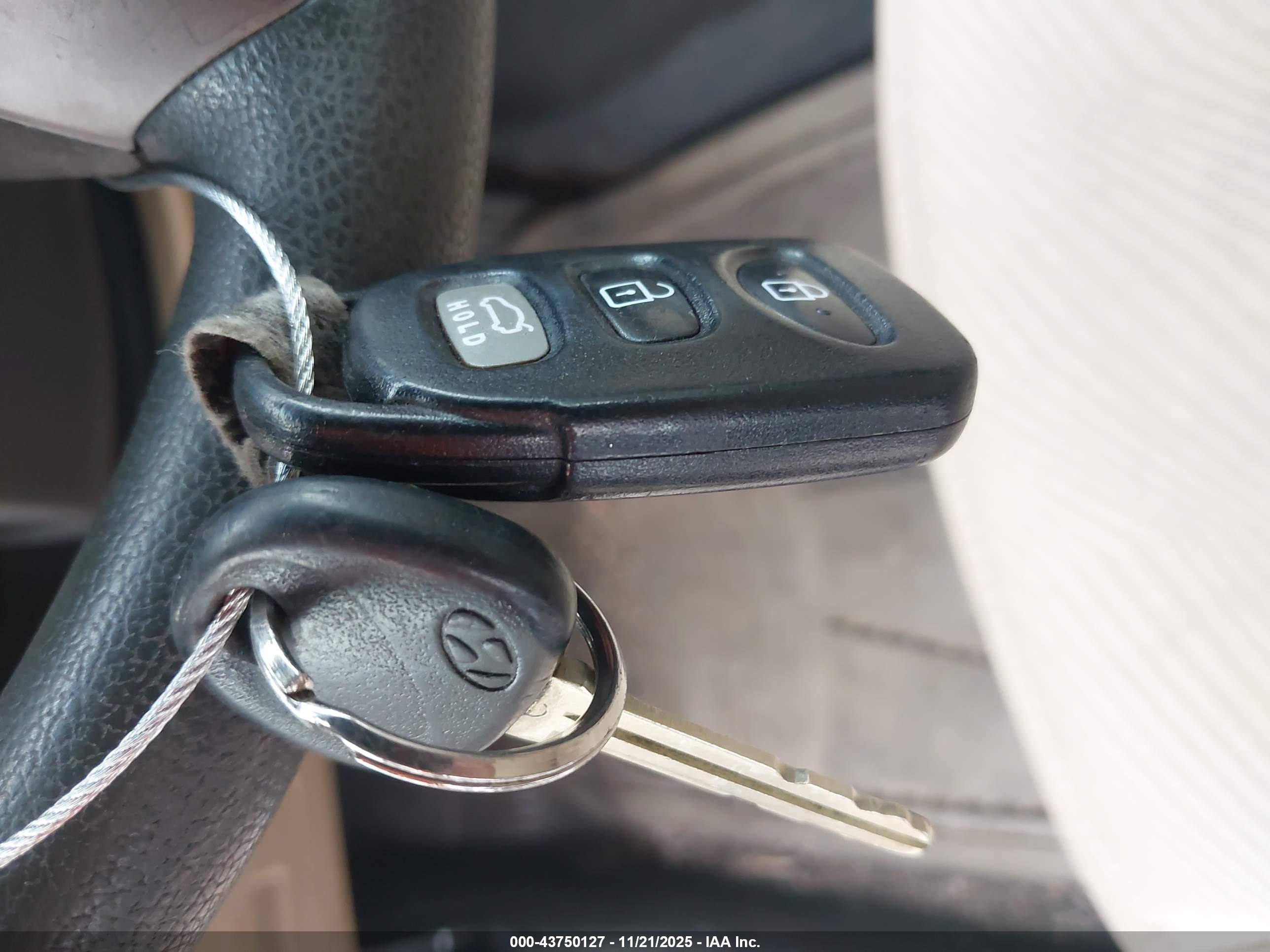 HYUNDAI ELANTRA image 11