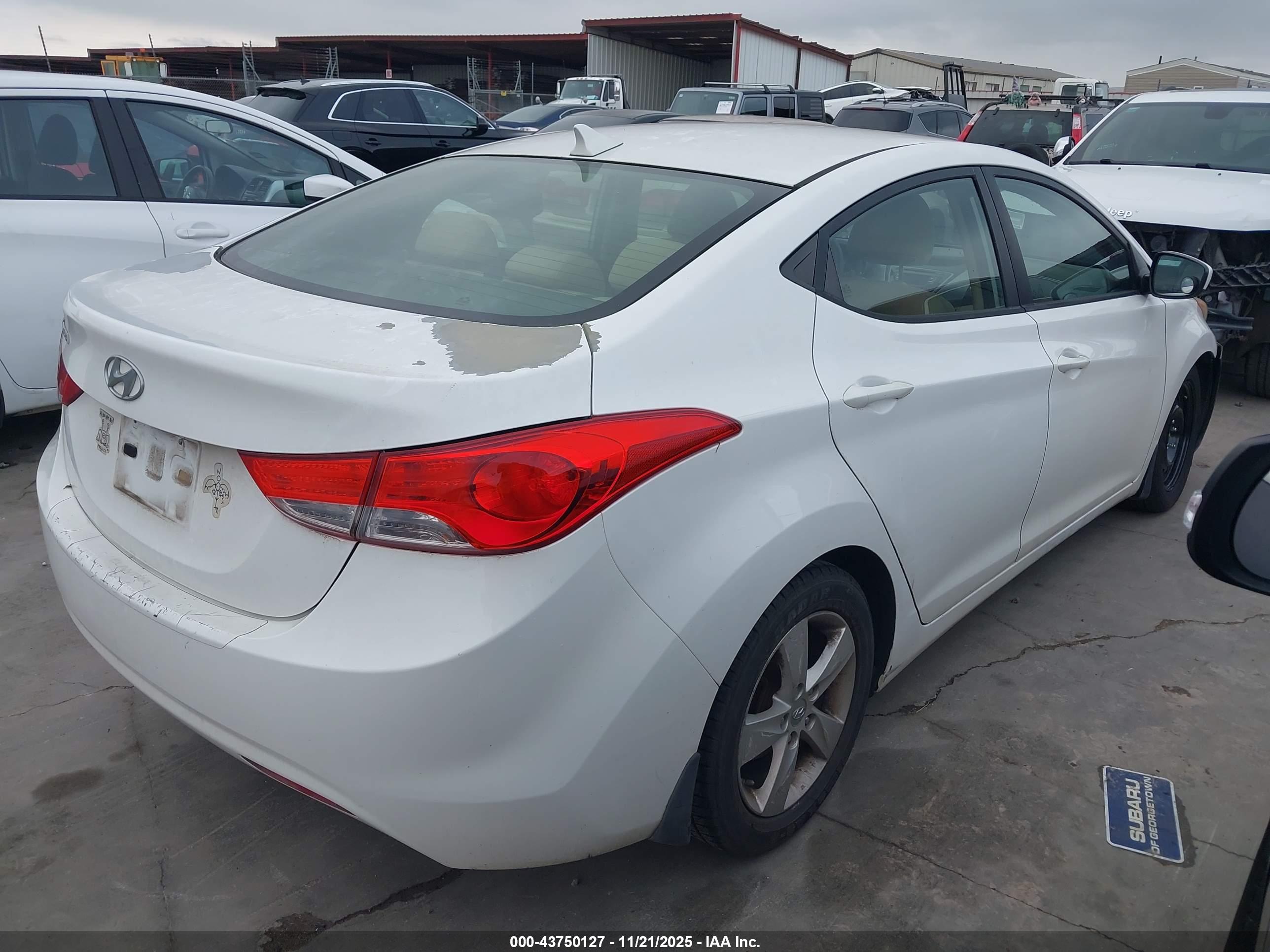 HYUNDAI ELANTRA image 4