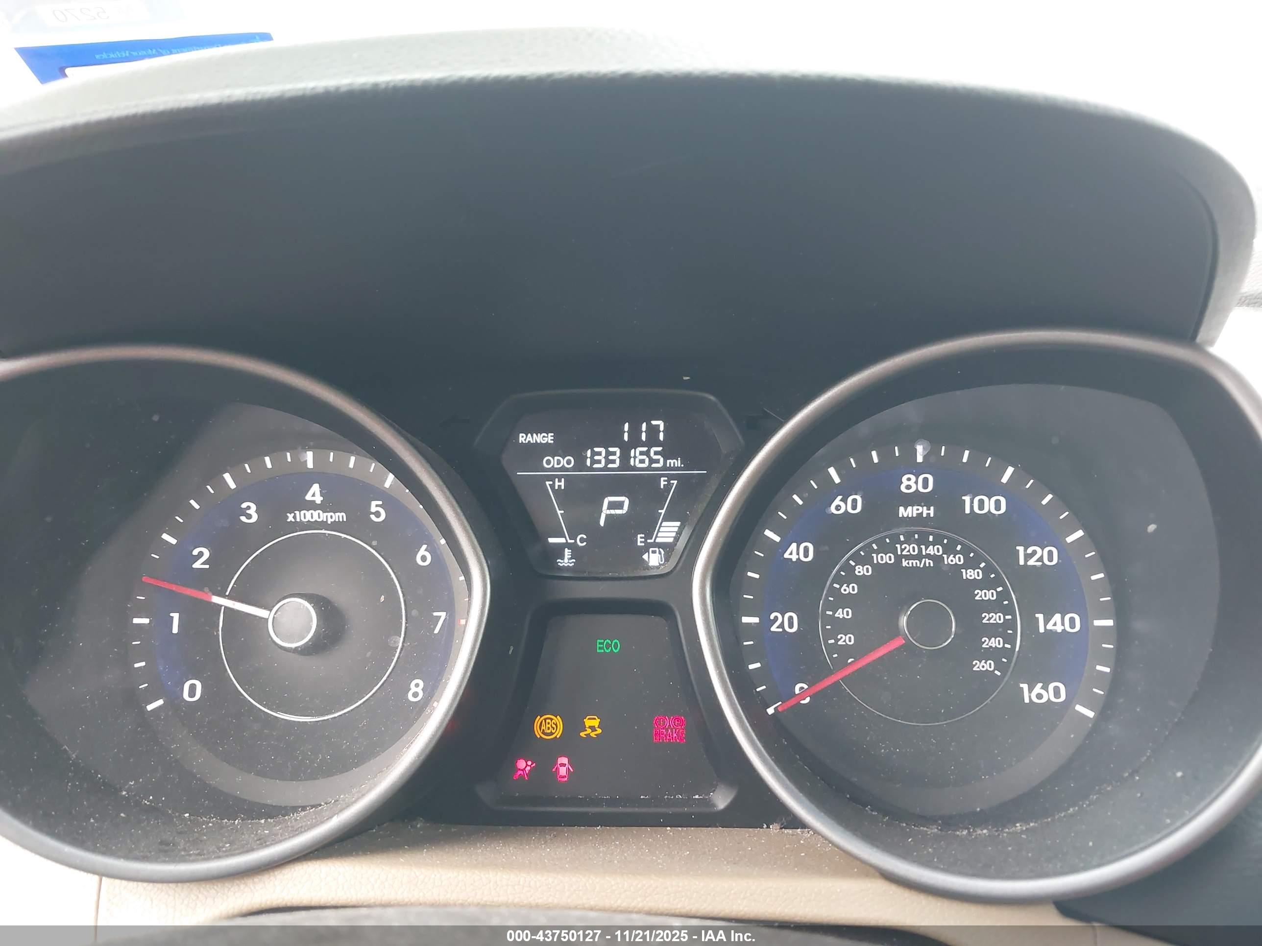 HYUNDAI ELANTRA image 7