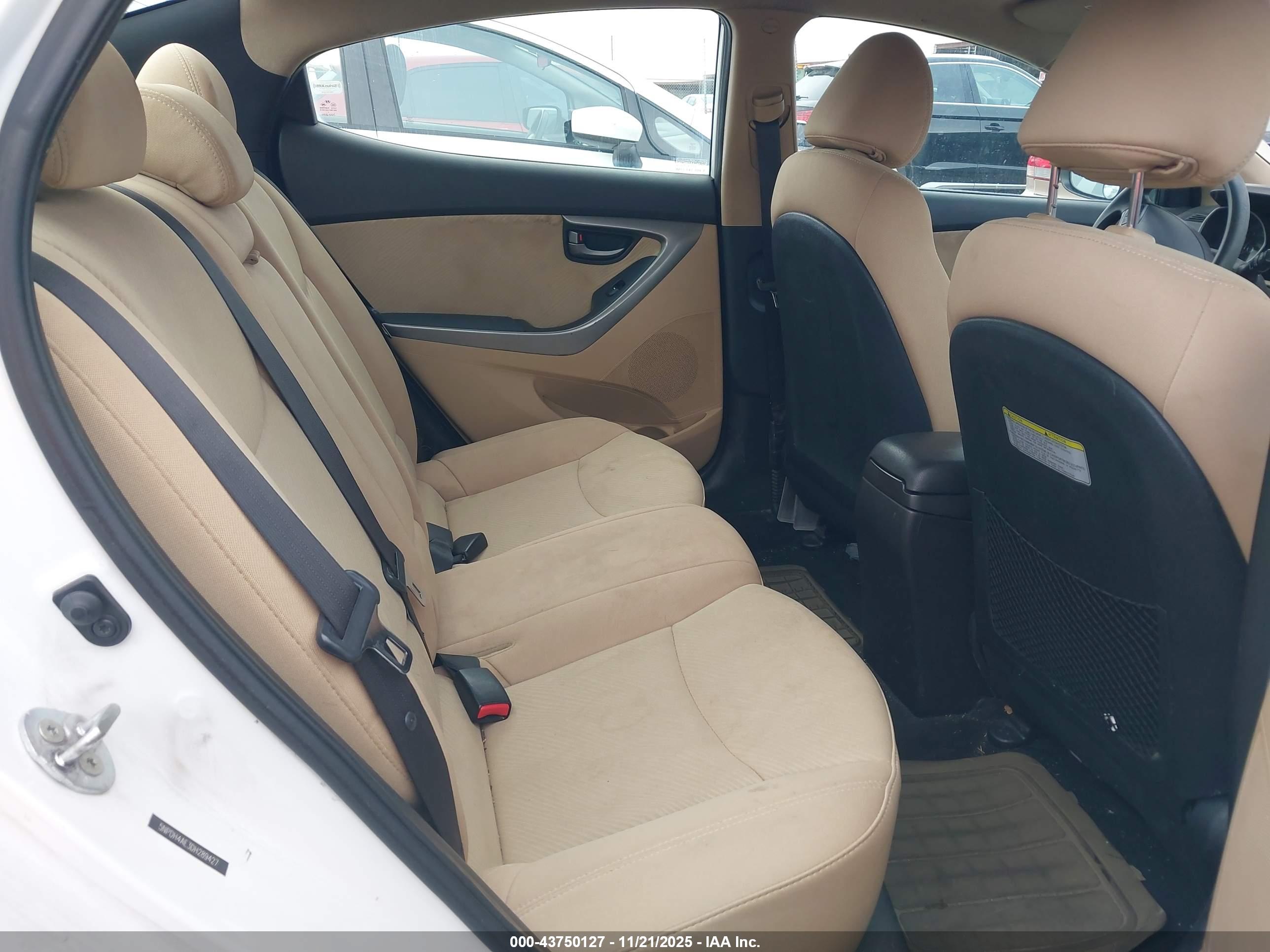 HYUNDAI ELANTRA image 8