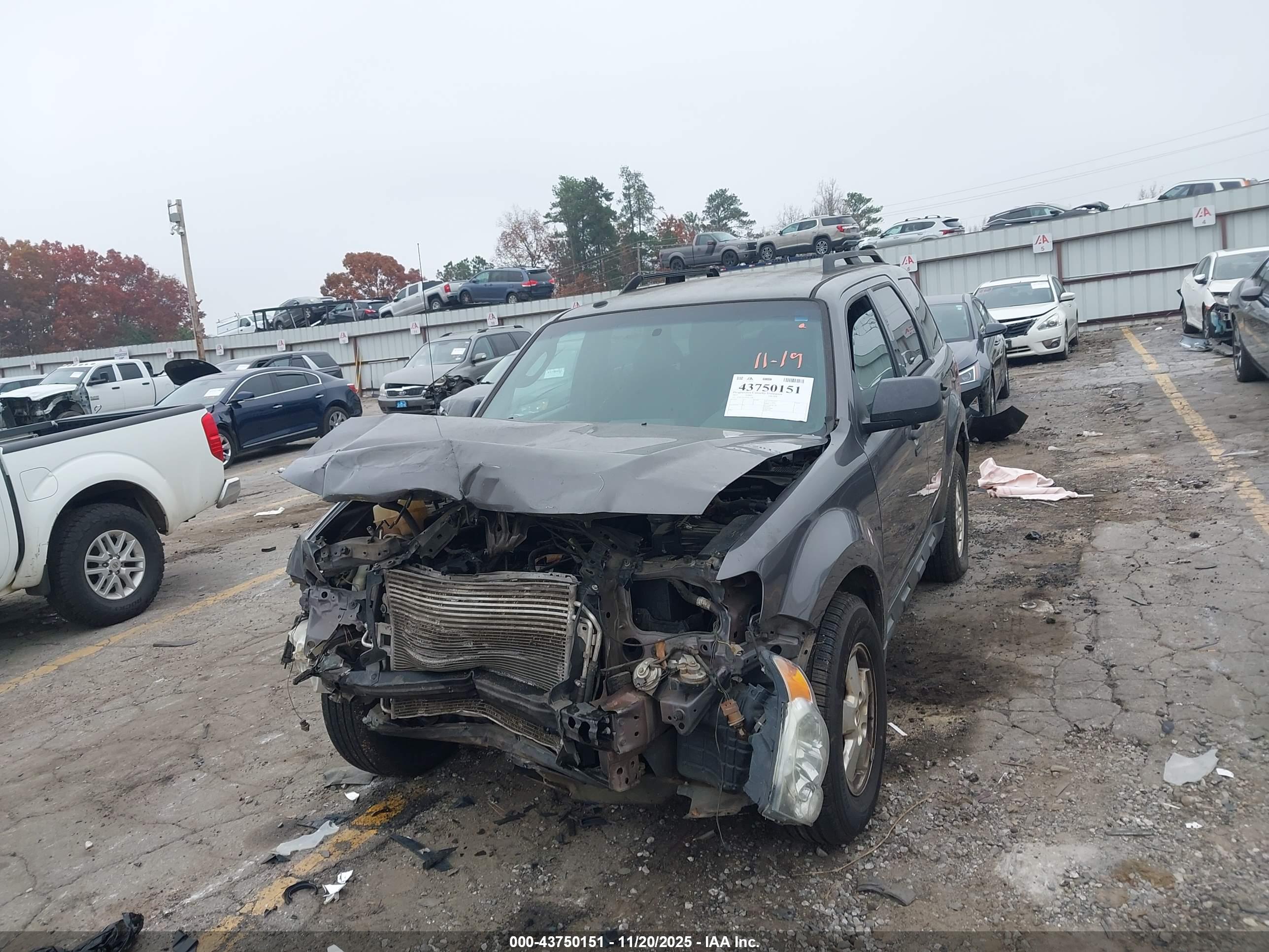 FORD ESCAPE image 2