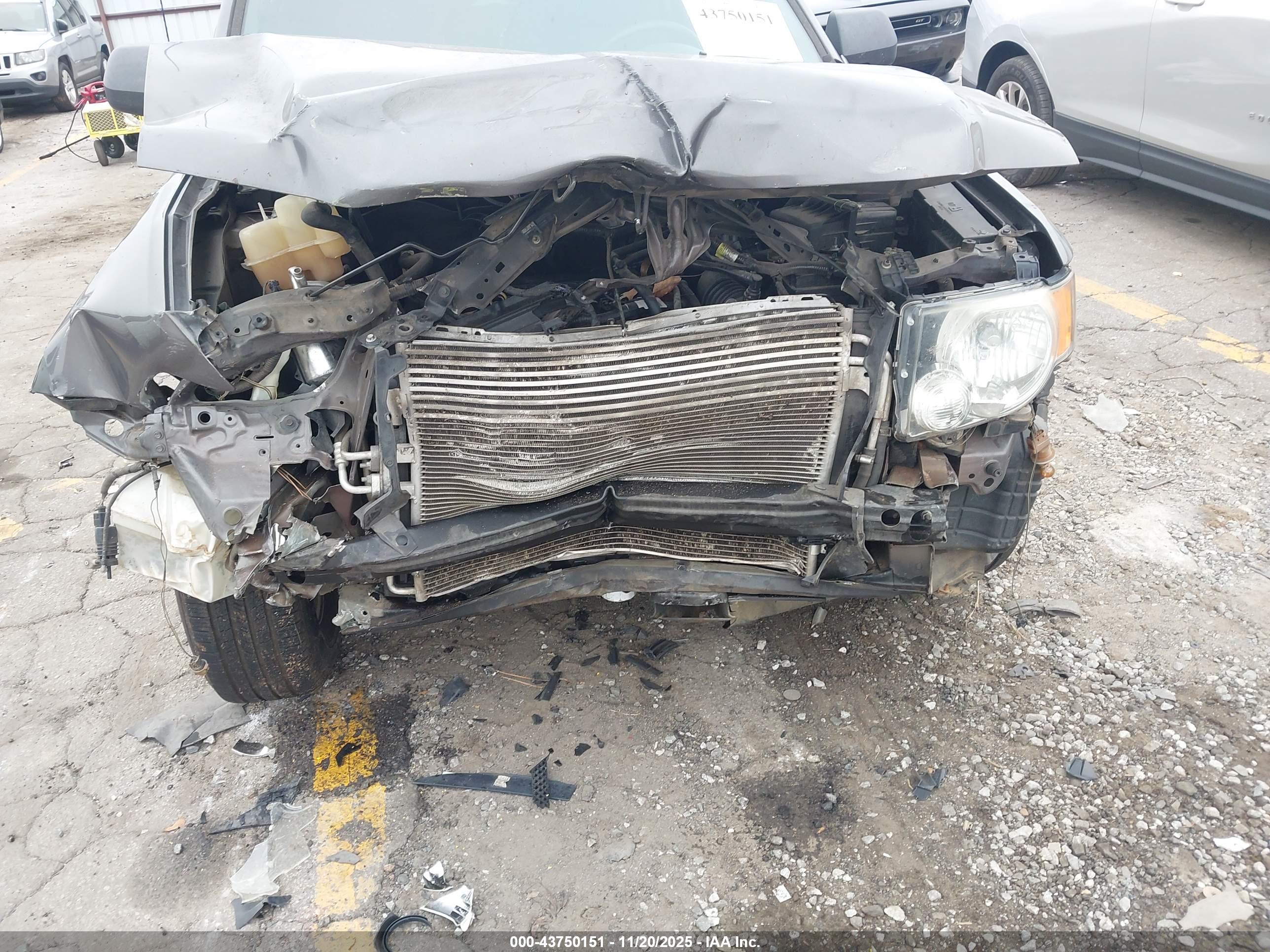 FORD ESCAPE image 6