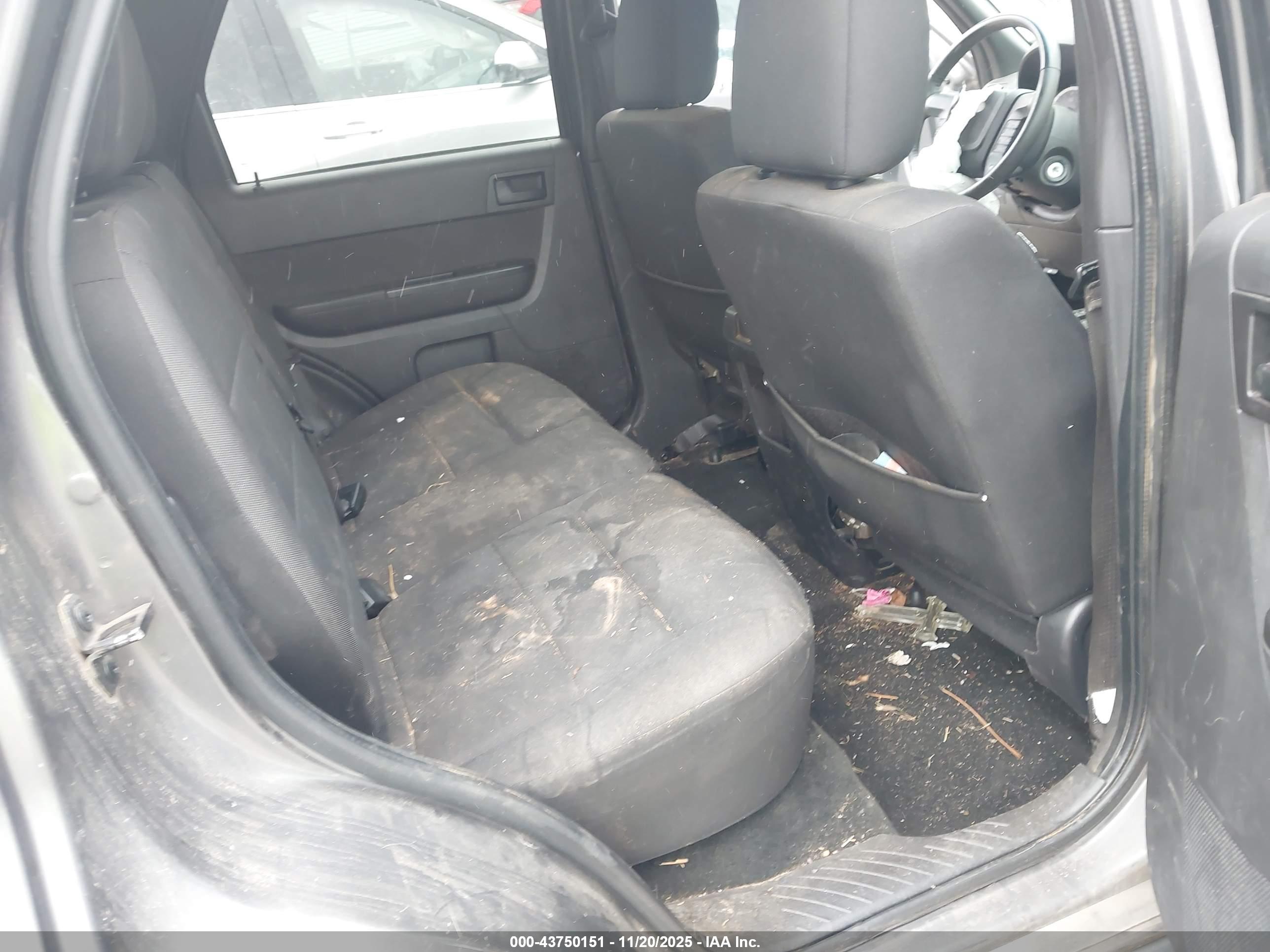 FORD ESCAPE image 8