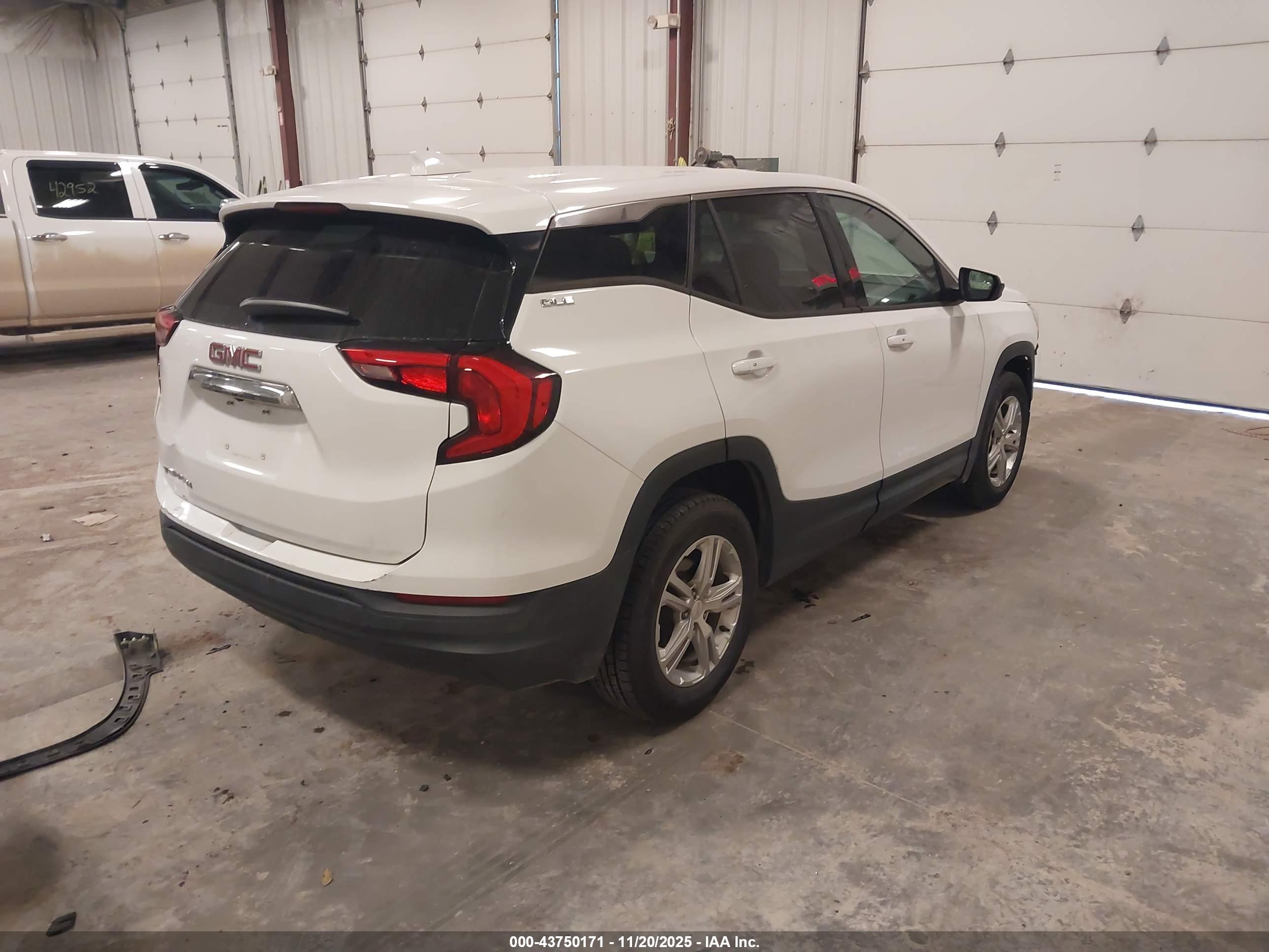 GMC TERRAIN image 4