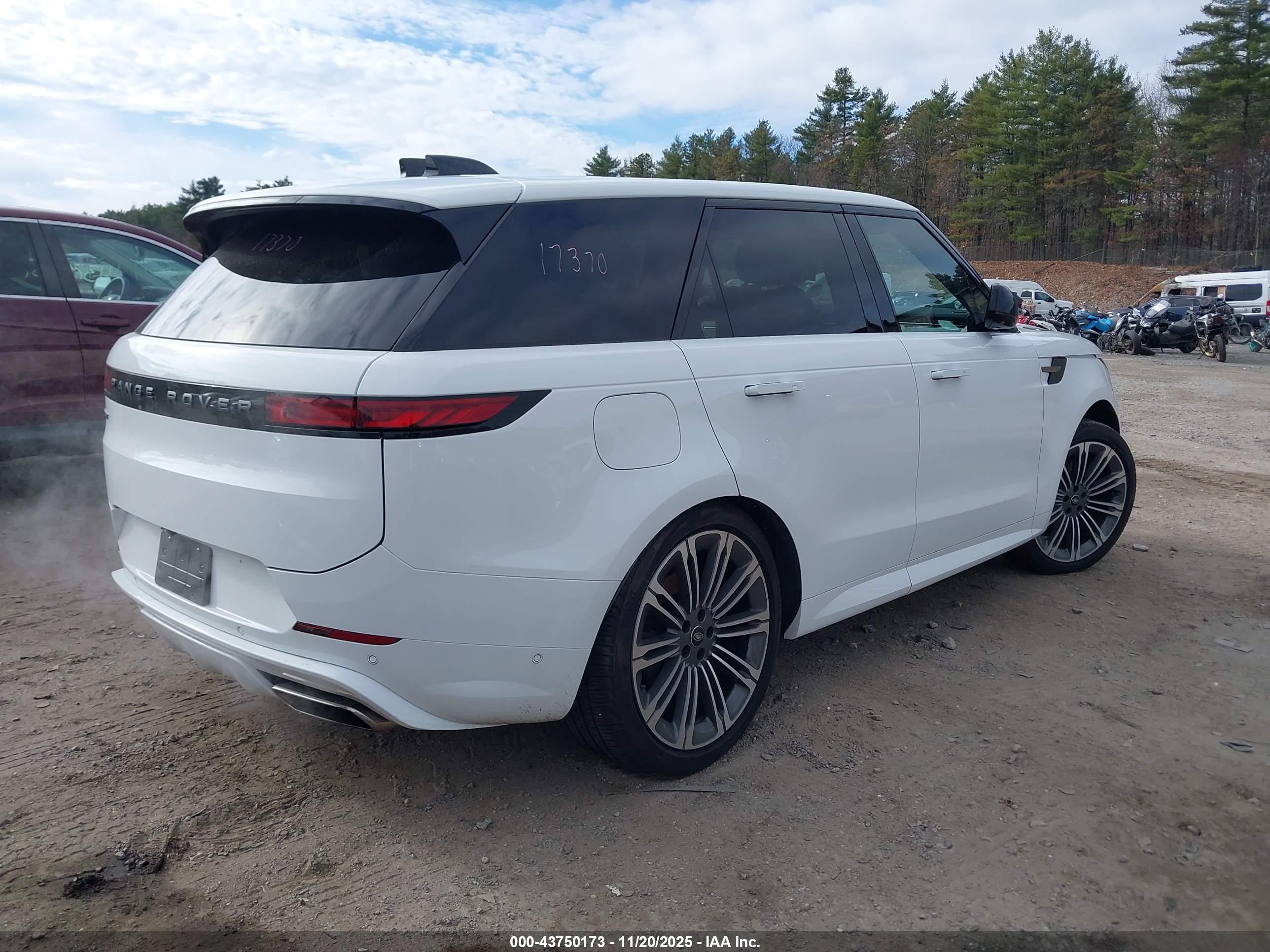LAND ROVER image 4