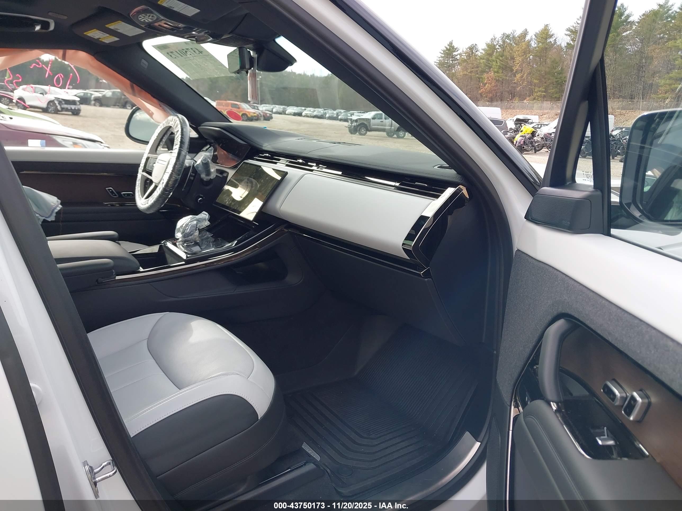LAND ROVER image 5