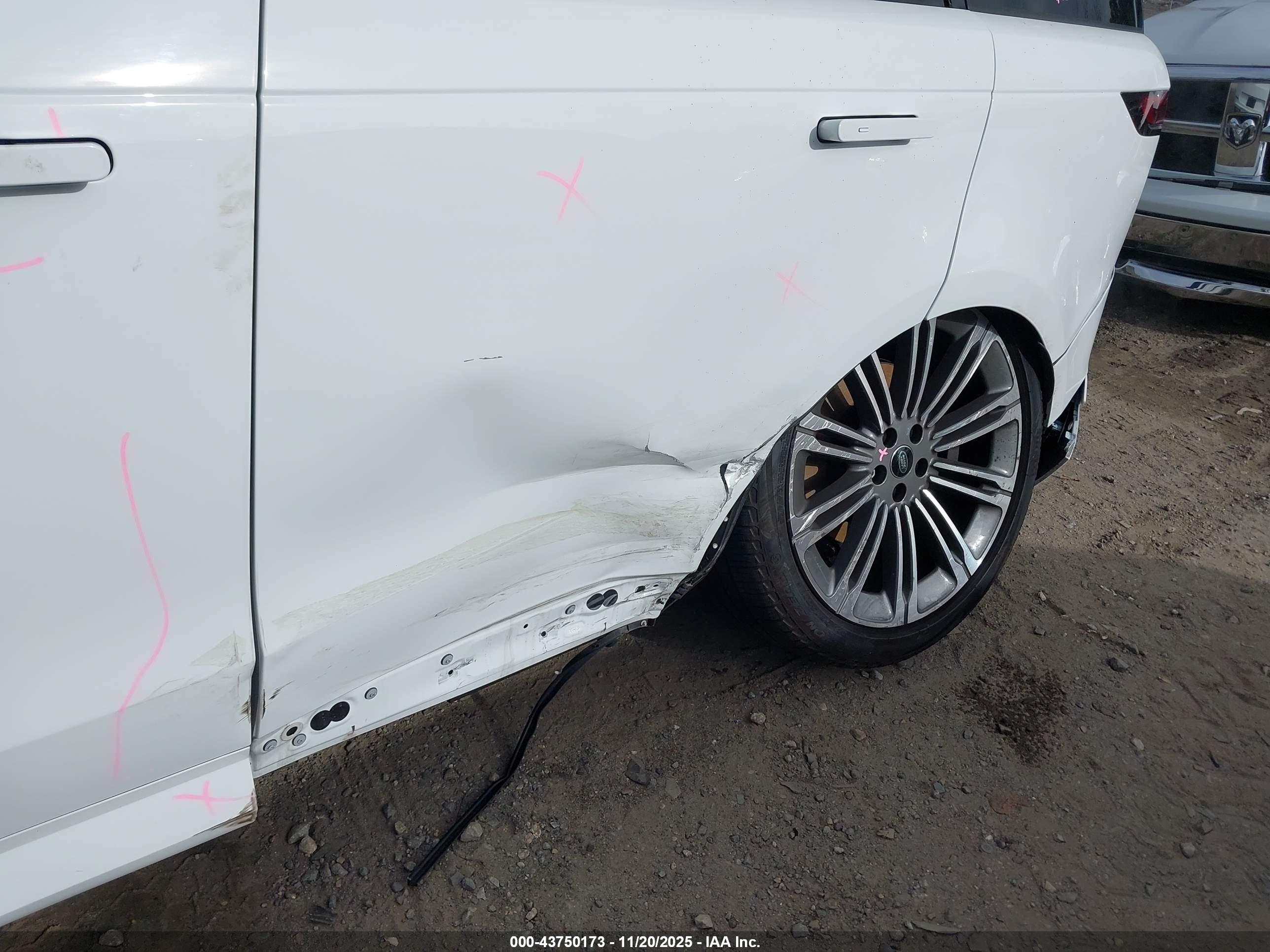 LAND ROVER image 6