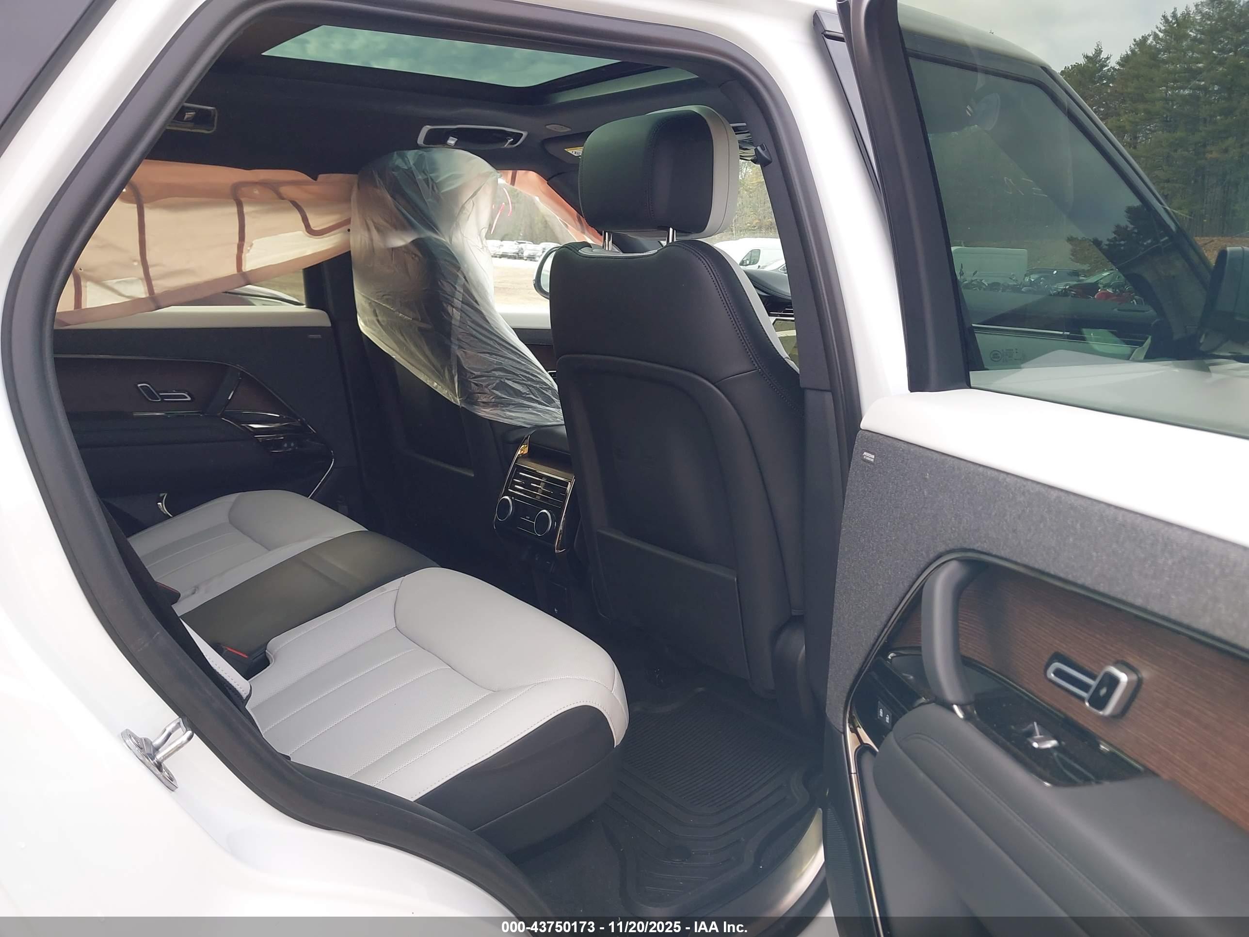 LAND ROVER image 8
