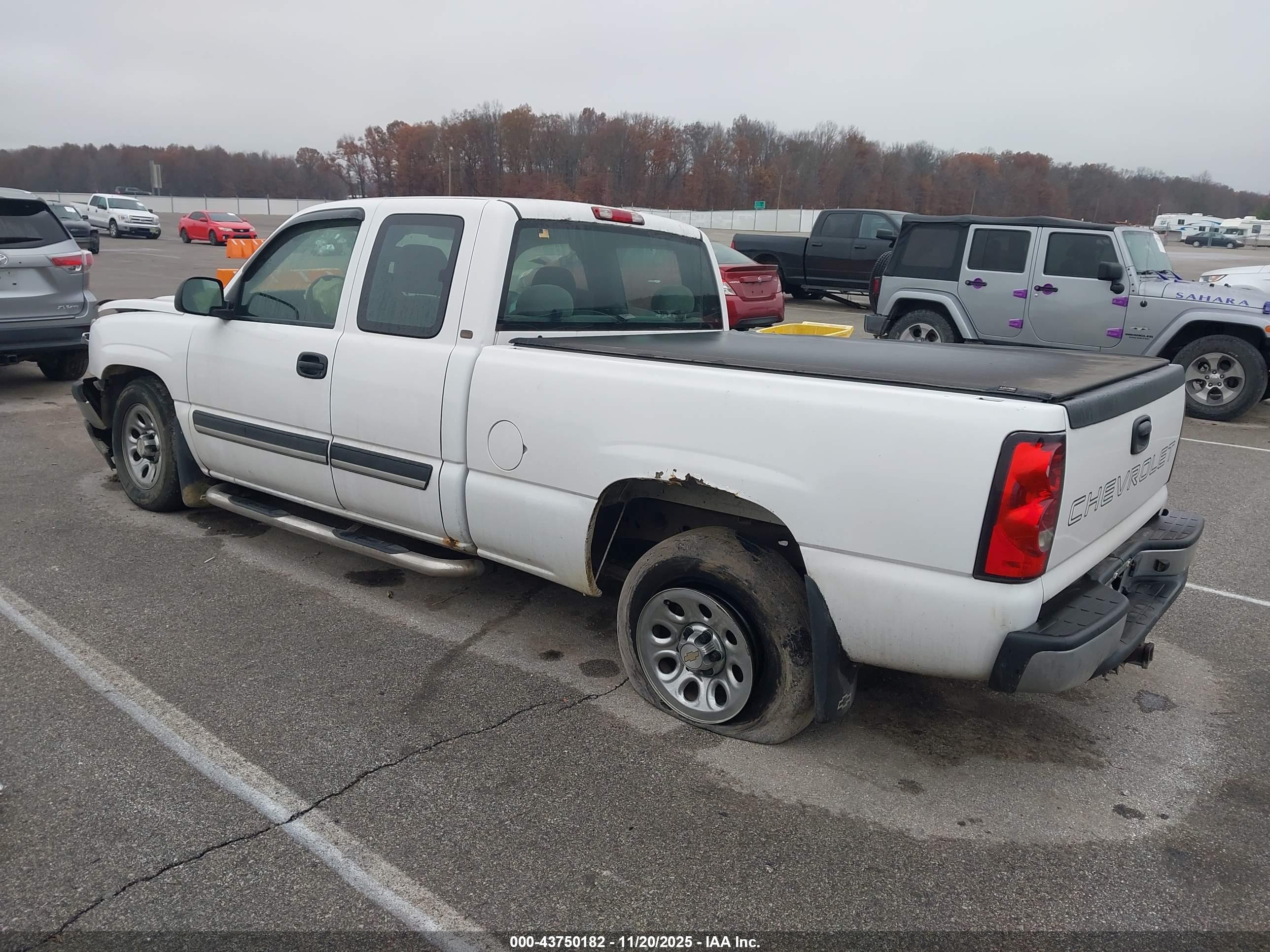CHEVROLET SILVERADO image 3
