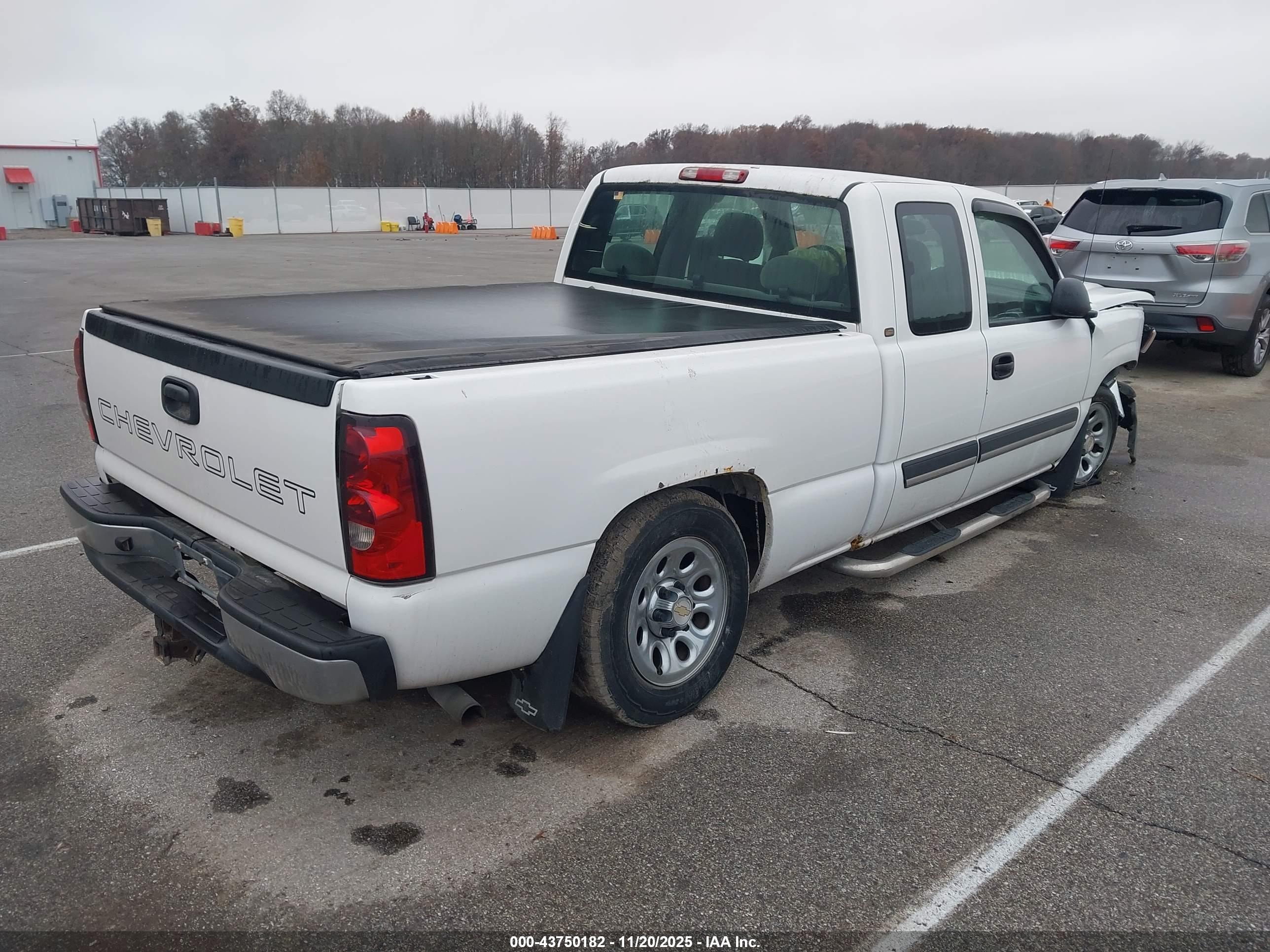 CHEVROLET SILVERADO image 4