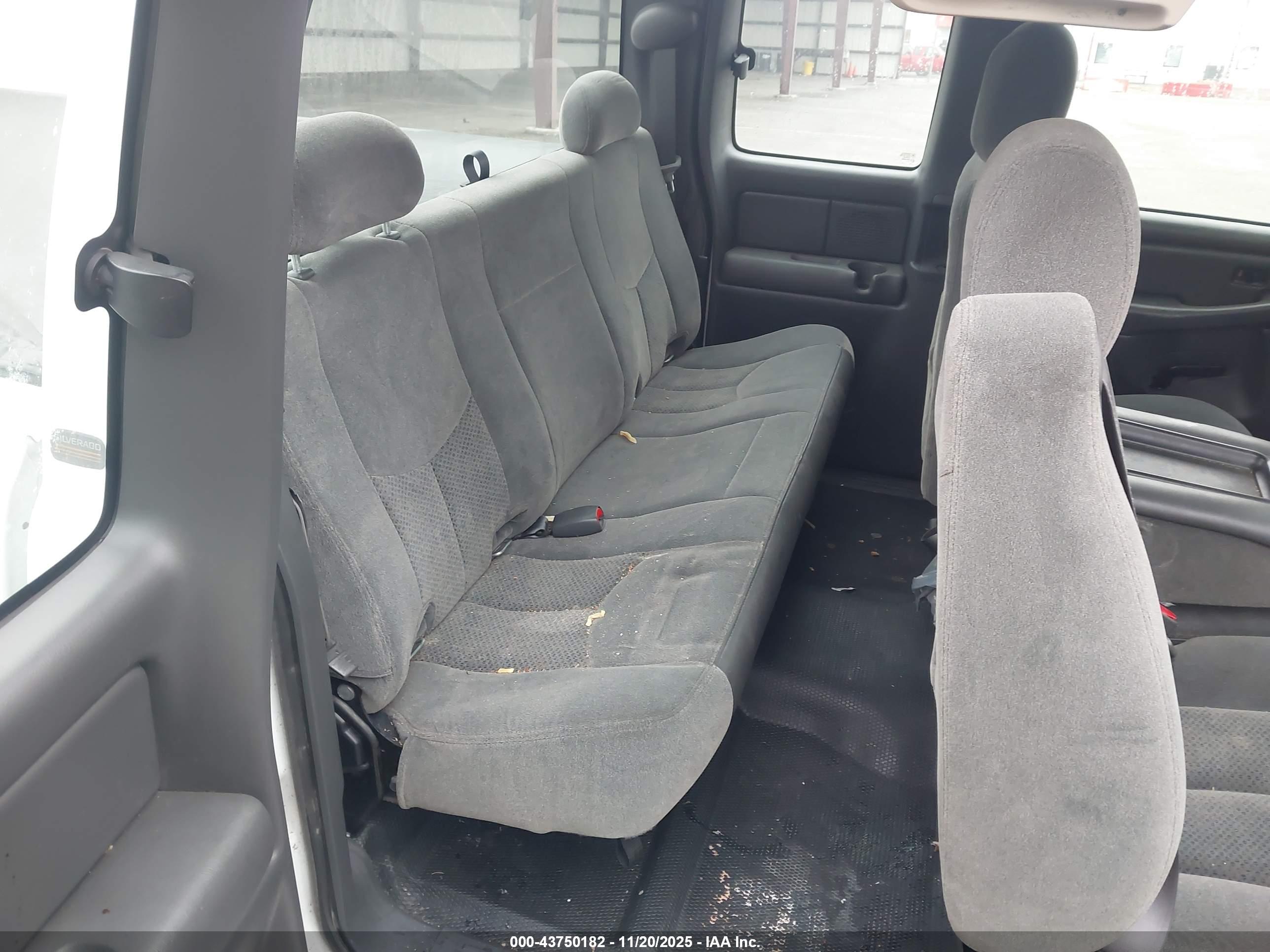 CHEVROLET SILVERADO image 8