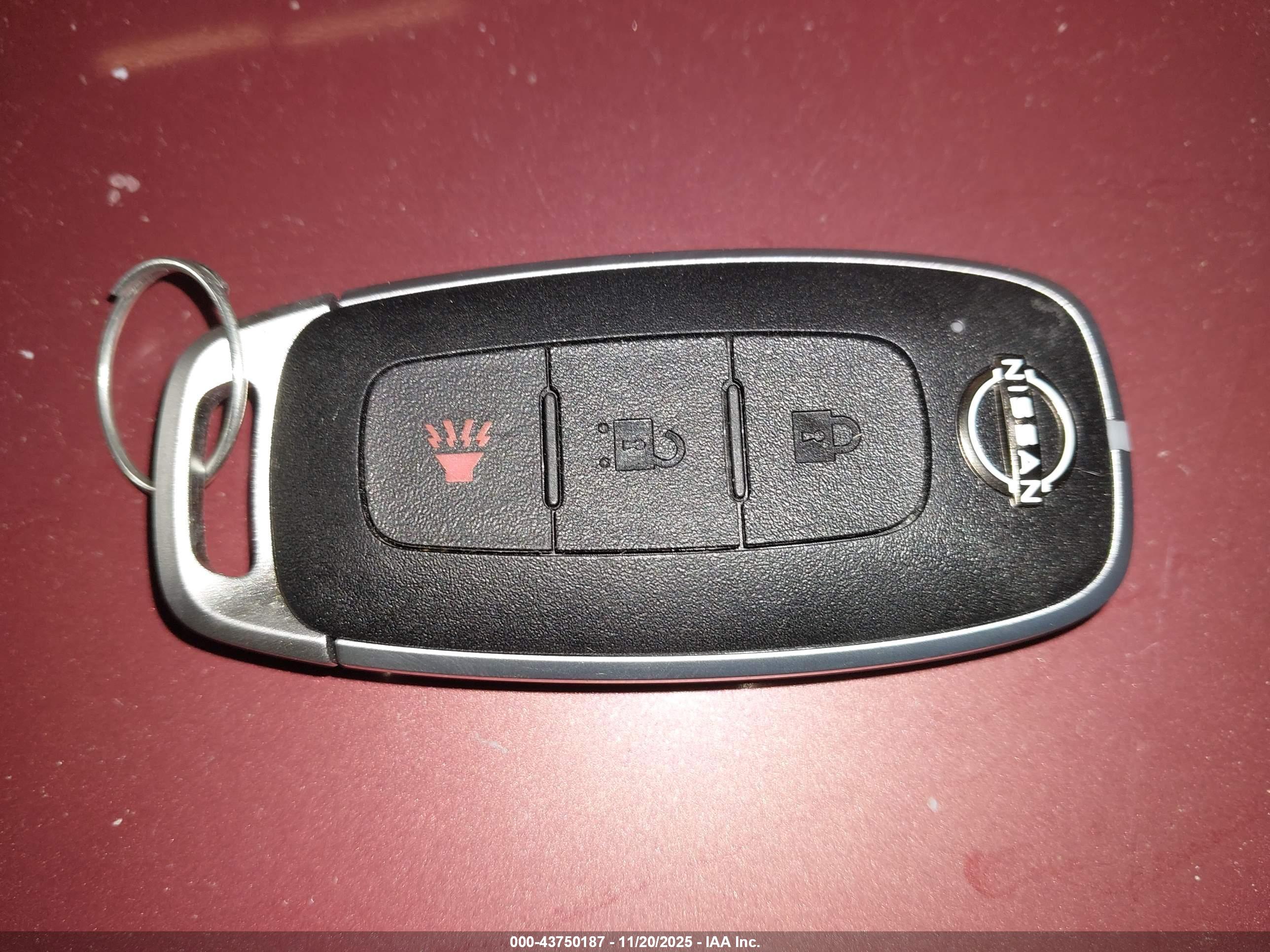 NISSAN ROGUE image 11